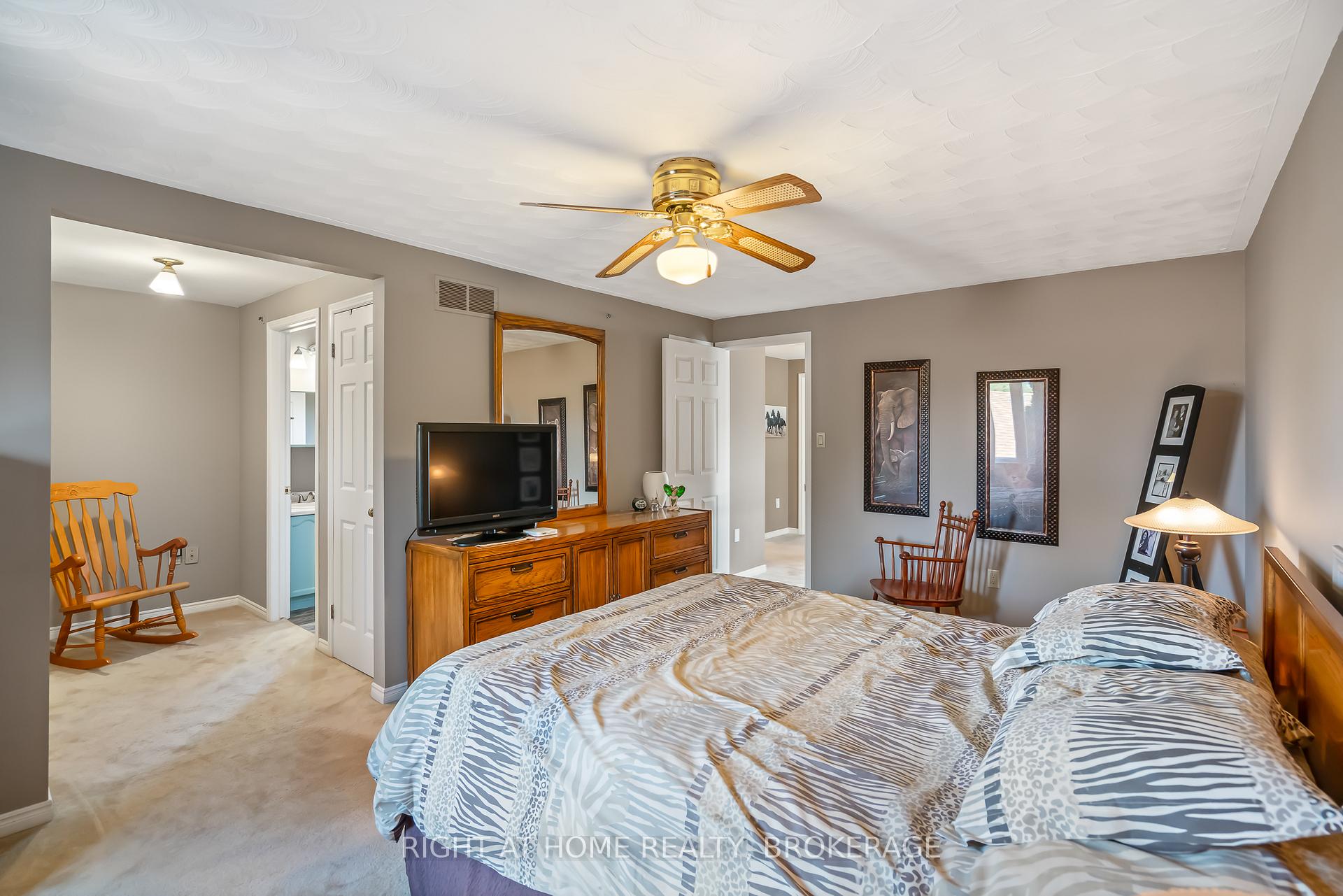 Photo 37 of 11 N Service Road, Grimsby, Grimsby Beach — HOMEH