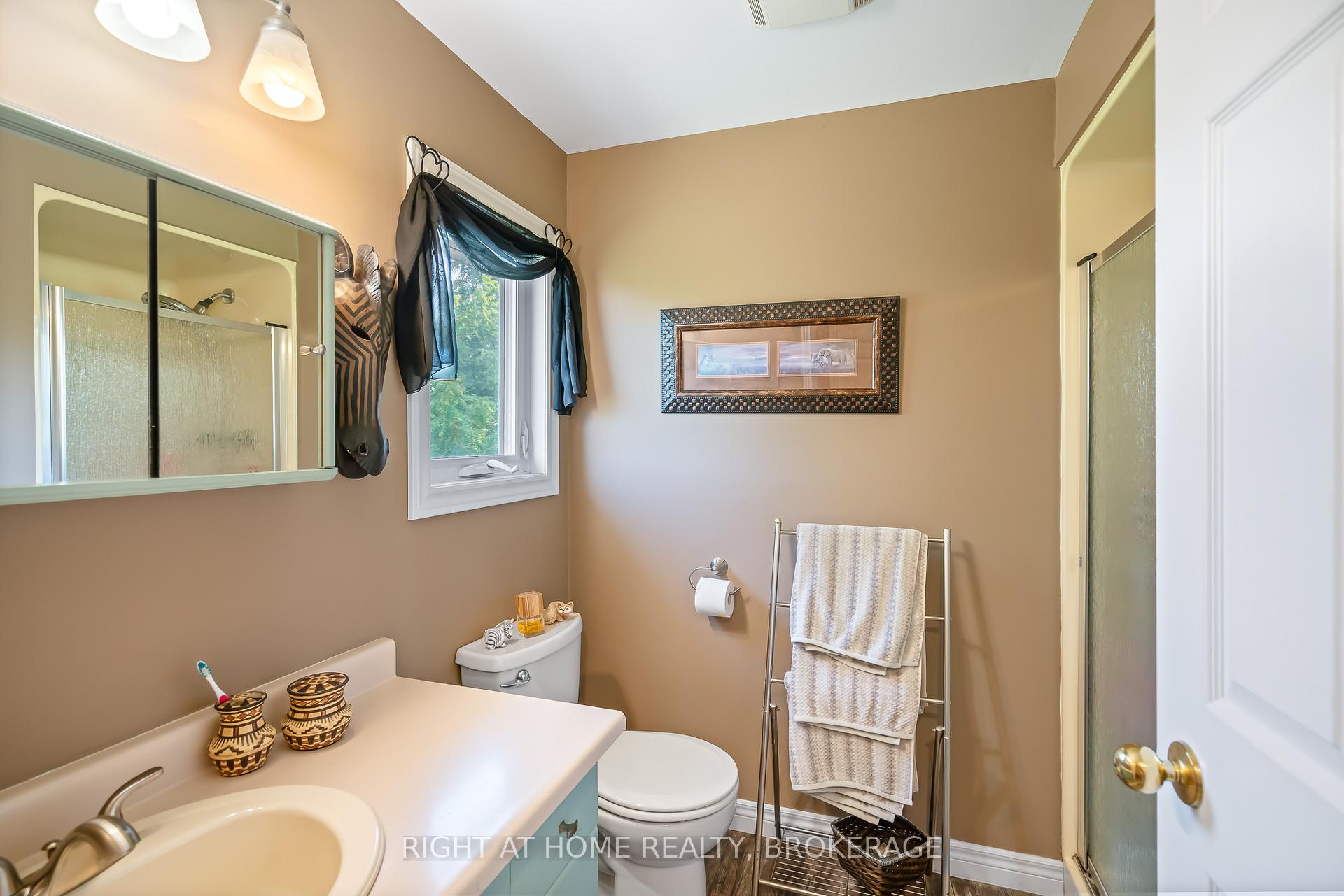 Photo 38 of 11 N Service Road, Grimsby, Grimsby Beach — HOMEH