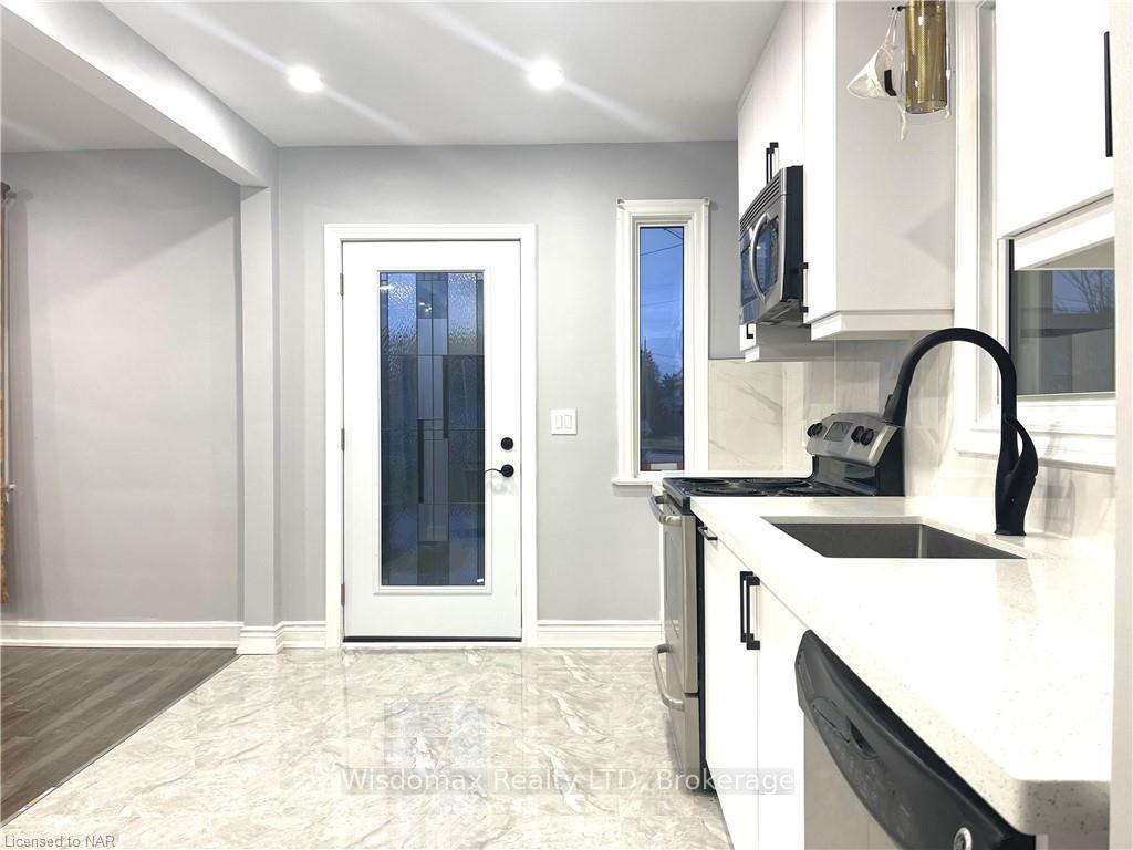 Photo 4 of 15 Philpark Road, St. Catharines, Port Dalhousie — HOMEH