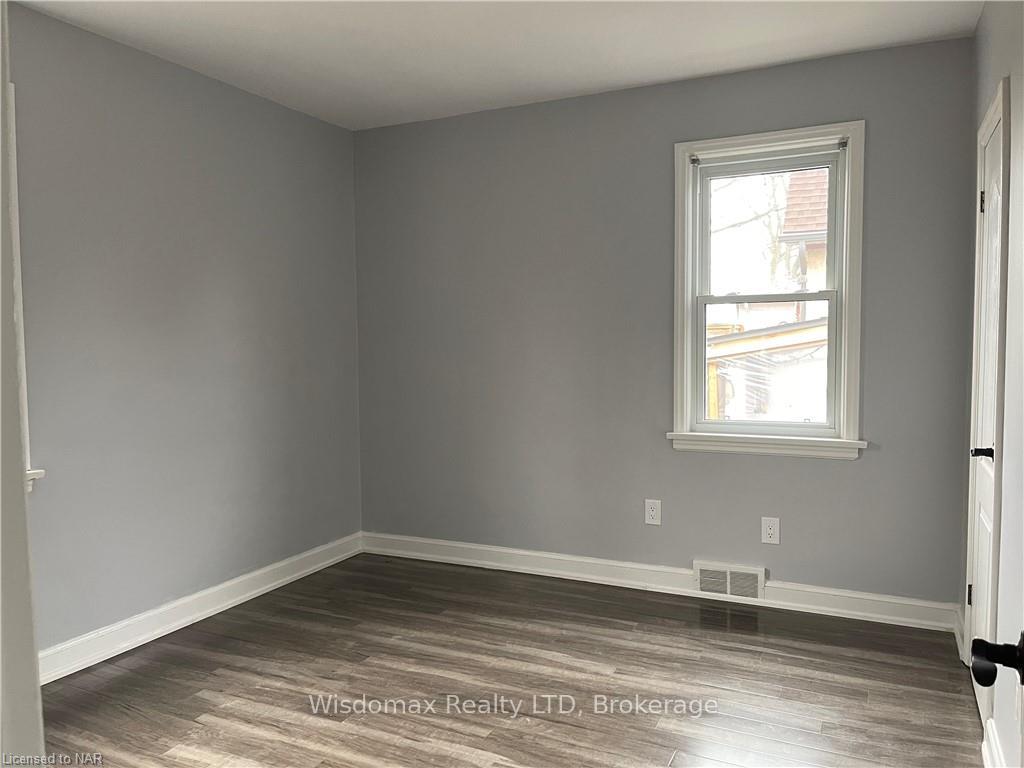 Photo 8 of 15 Philpark Road, St. Catharines, Port Dalhousie — HOMEH