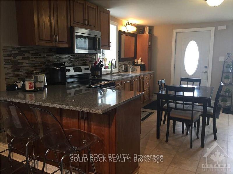 Photo 5 of 1368-1370 Meadow Drive, Ottawa, Greely — HOMEH