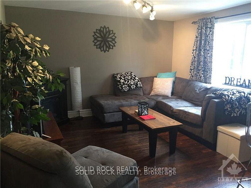 Photo 7 of 1368-1370 Meadow Drive, Ottawa, Greely — HOMEH