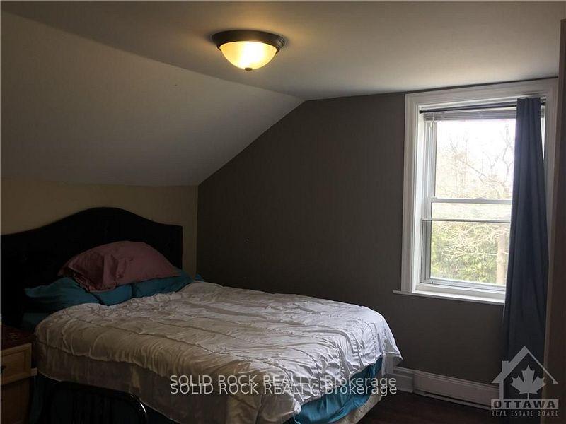 Photo 9 of 1368-1370 Meadow Drive, Ottawa, Greely — HOMEH