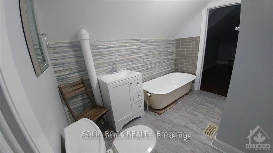 Photo 12 of 1368-1370 Meadow Drive, Ottawa, Greely — HOMEH