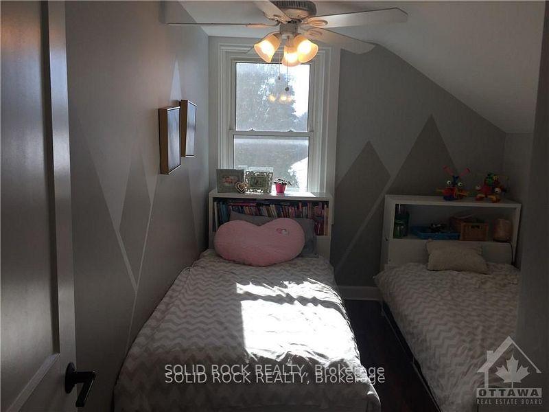 Photo 20 of 1368-1370 Meadow Drive, Ottawa, Greely — HOMEH