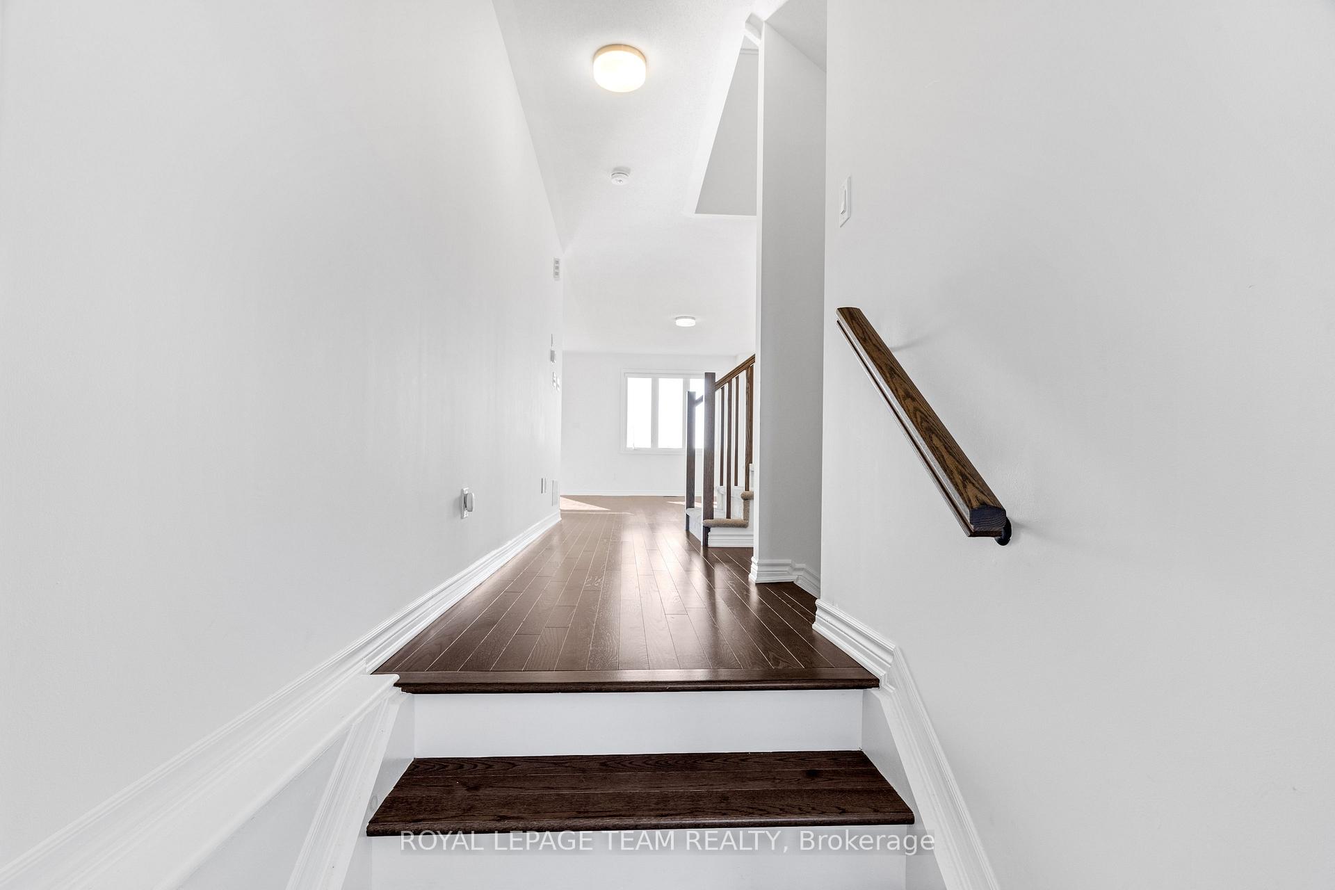 Photo 8 of 108 Main Halyard Lane, Ottawa, Barrhaven - Half Moon Bay — HOMEH