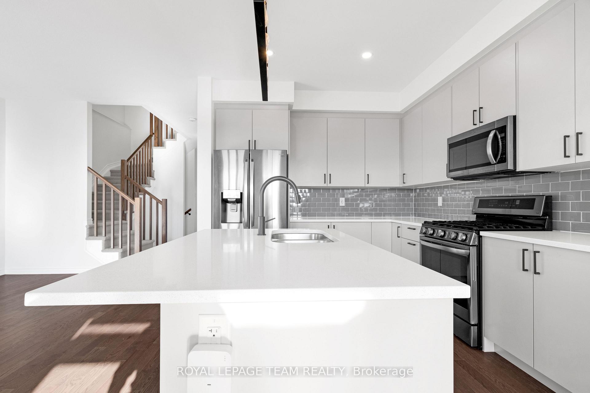Photo 12 of 108 Main Halyard Lane, Ottawa, Barrhaven - Half Moon Bay — HOMEH