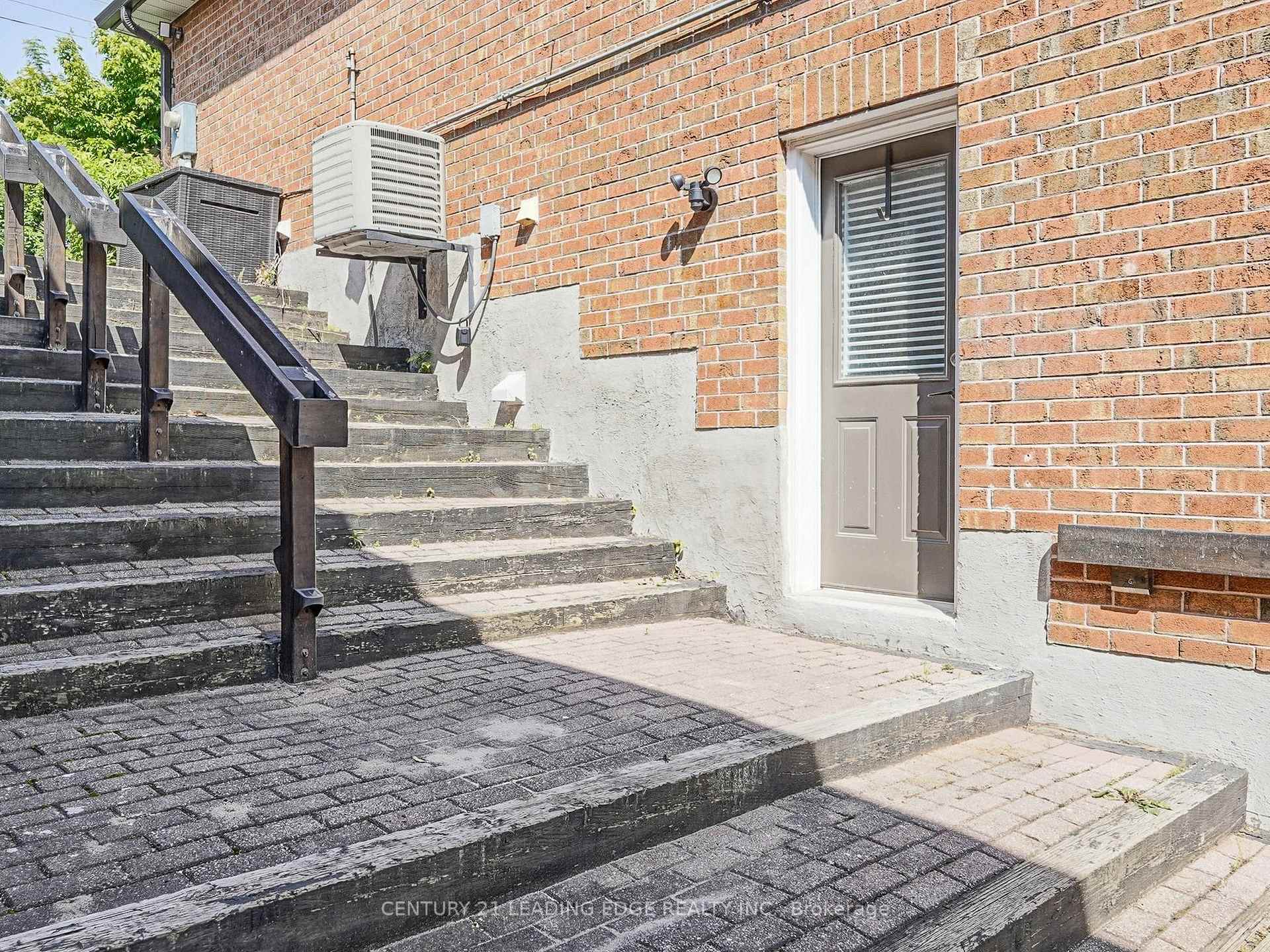 Photo 2 of Unit In Between, 61 Garden Street, Whitby, Downtown Whitby — HOMEH