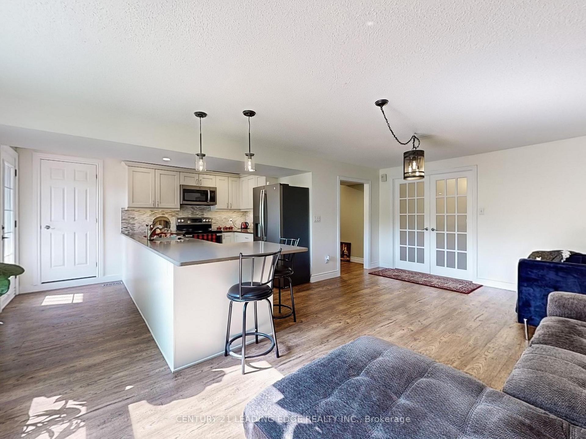 Photo 7 of Unit In Between, 61 Garden Street, Whitby, Downtown Whitby — HOMEH