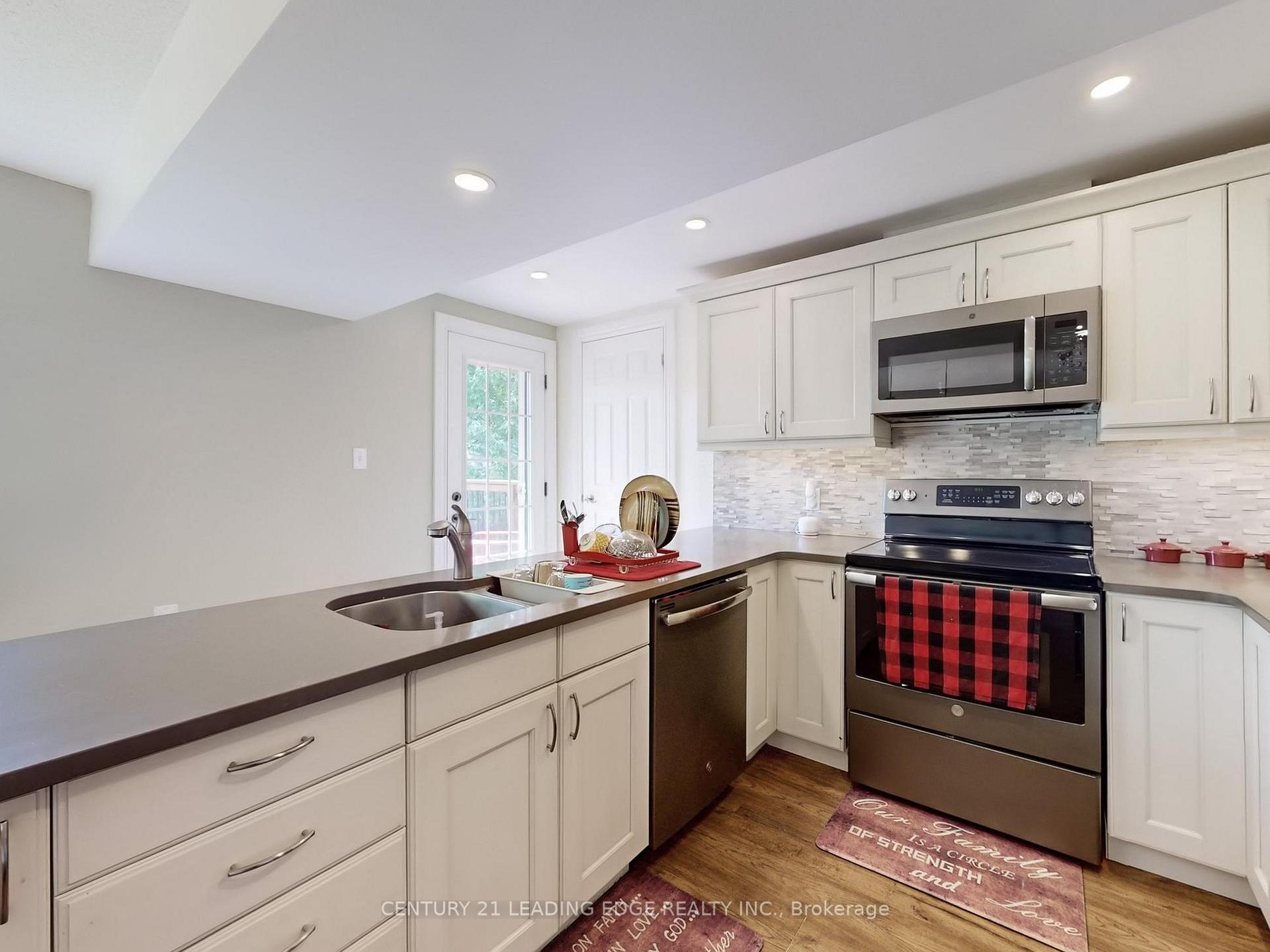 Photo 12 of Unit In Between, 61 Garden Street, Whitby, Downtown Whitby — HOMEH