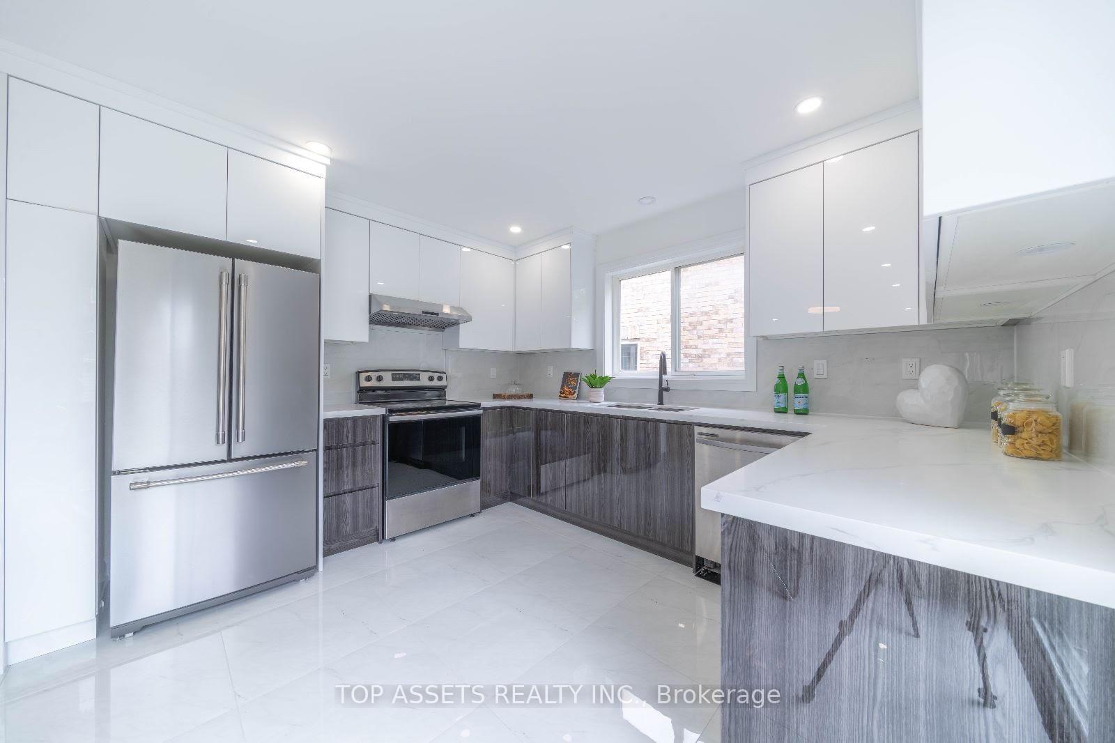 Photo 3 of 37 Landsdown Crescent, Markham, Wismer — HOMEH