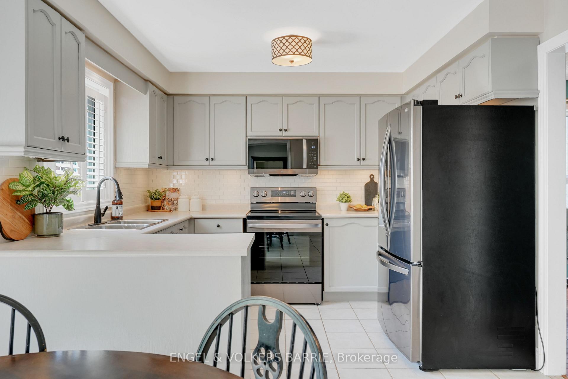 Photo 11 of 14 Muir Drive, Barrie, Ardagh — HOMEH