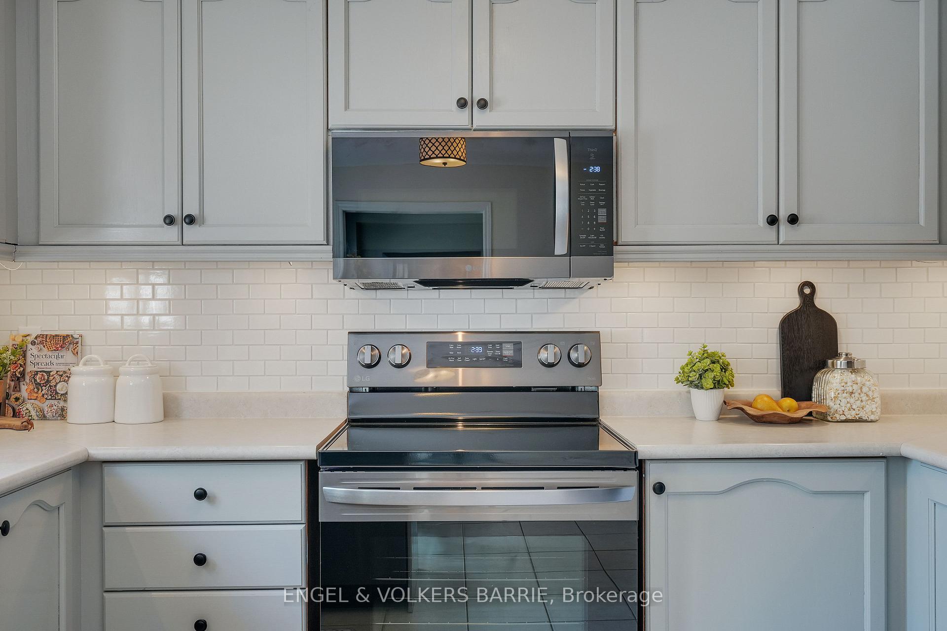 Photo 12 of 14 Muir Drive, Barrie, Ardagh — HOMEH