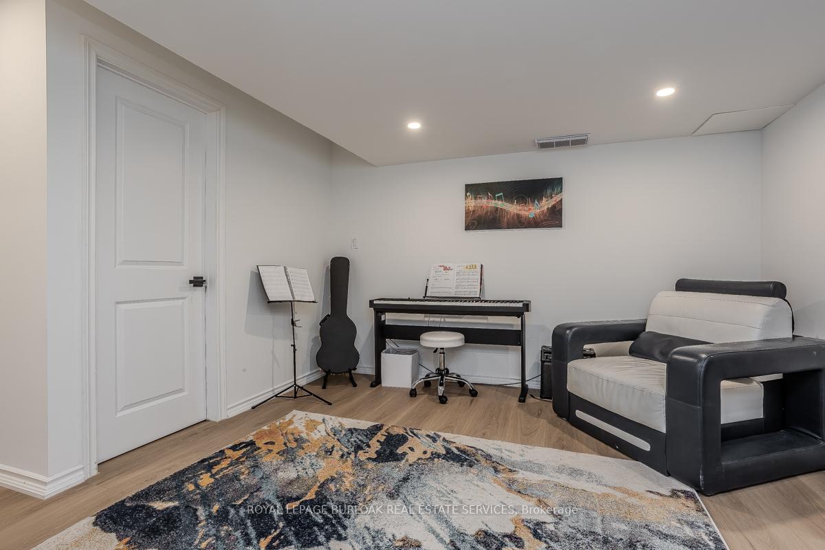 Photo 46 of 287 Cloverleaf Drive, Hamilton, Ancaster — HOMEH