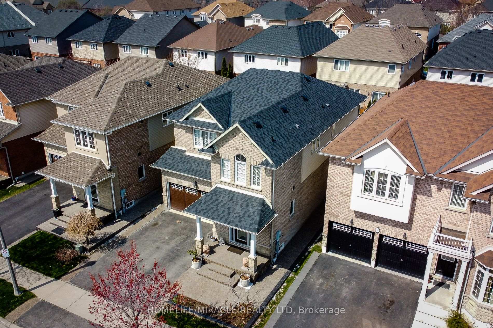 Photo 3 of 185 Palacebeach Trail, Hamilton, Stoney Creek — HOMEH