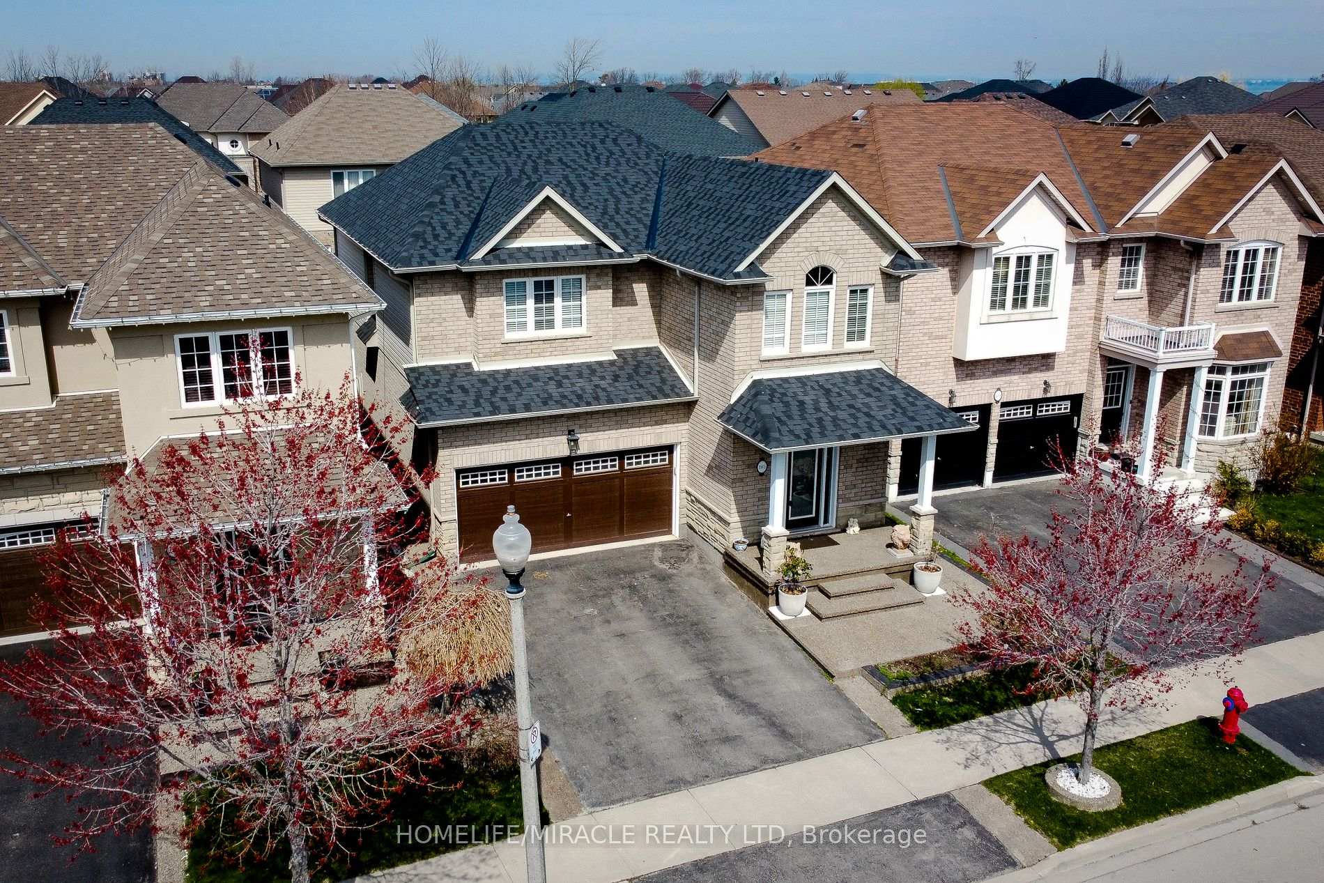 Photo 5 of 185 Palacebeach Trail, Hamilton, Stoney Creek — HOMEH