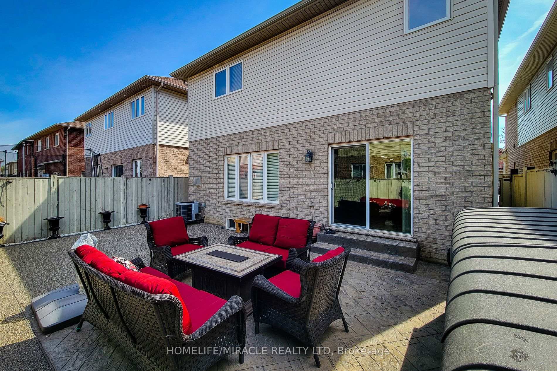 Photo 8 of 185 Palacebeach Trail, Hamilton, Stoney Creek — HOMEH