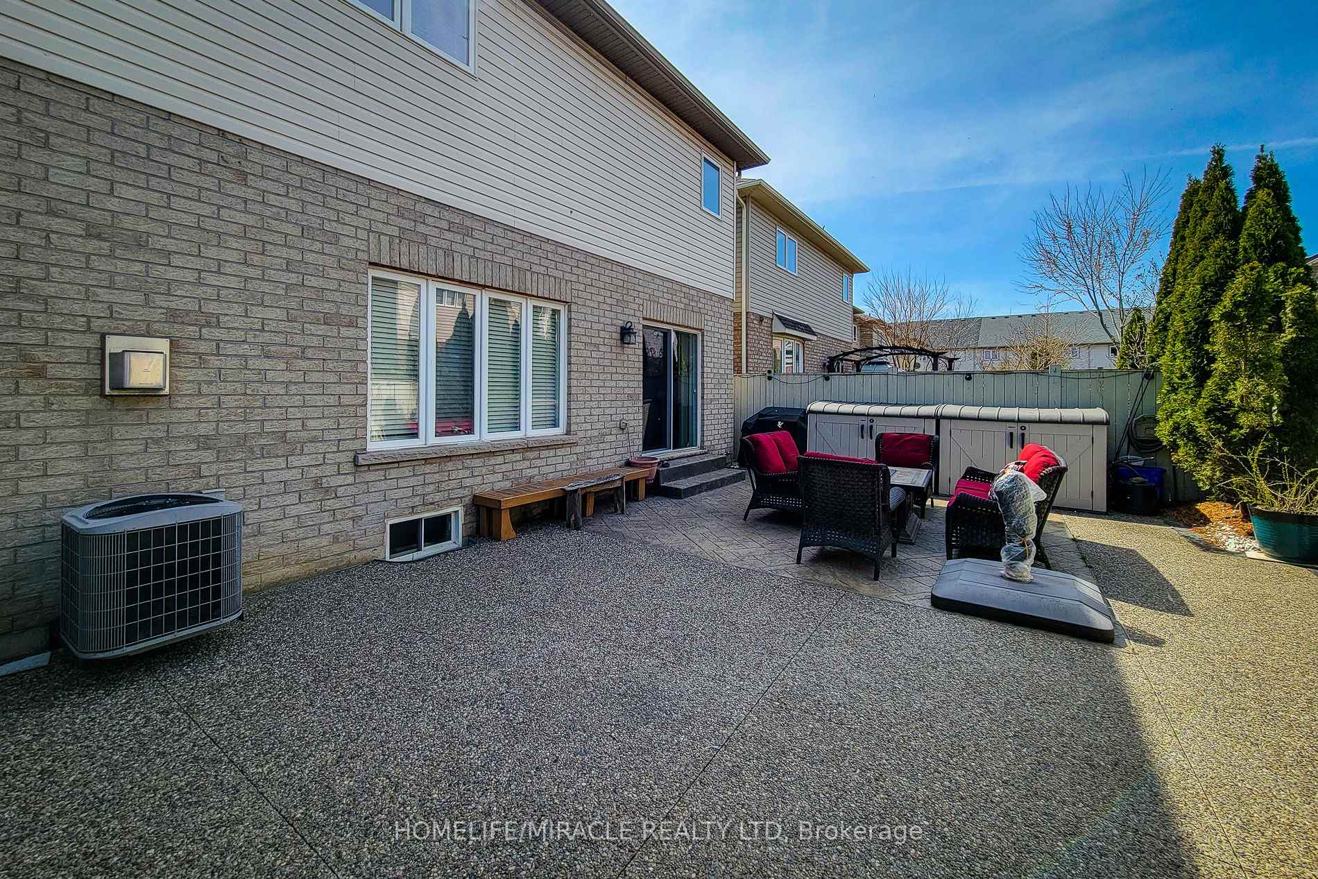 Photo 9 of 185 Palacebeach Trail, Hamilton, Stoney Creek — HOMEH