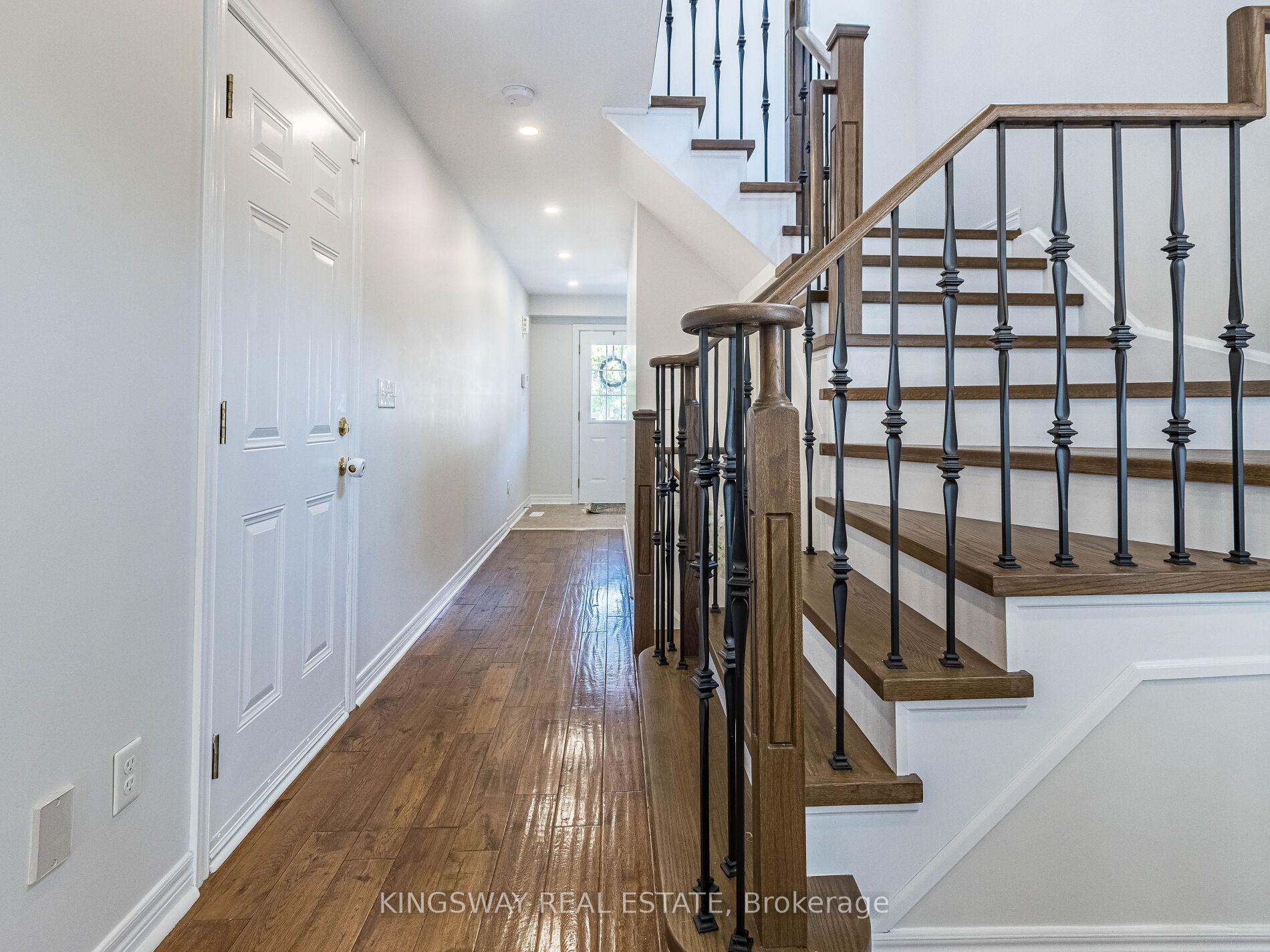 Photo 8 of 4885 Capri Crescent, Burlington, Alton — HOMEH