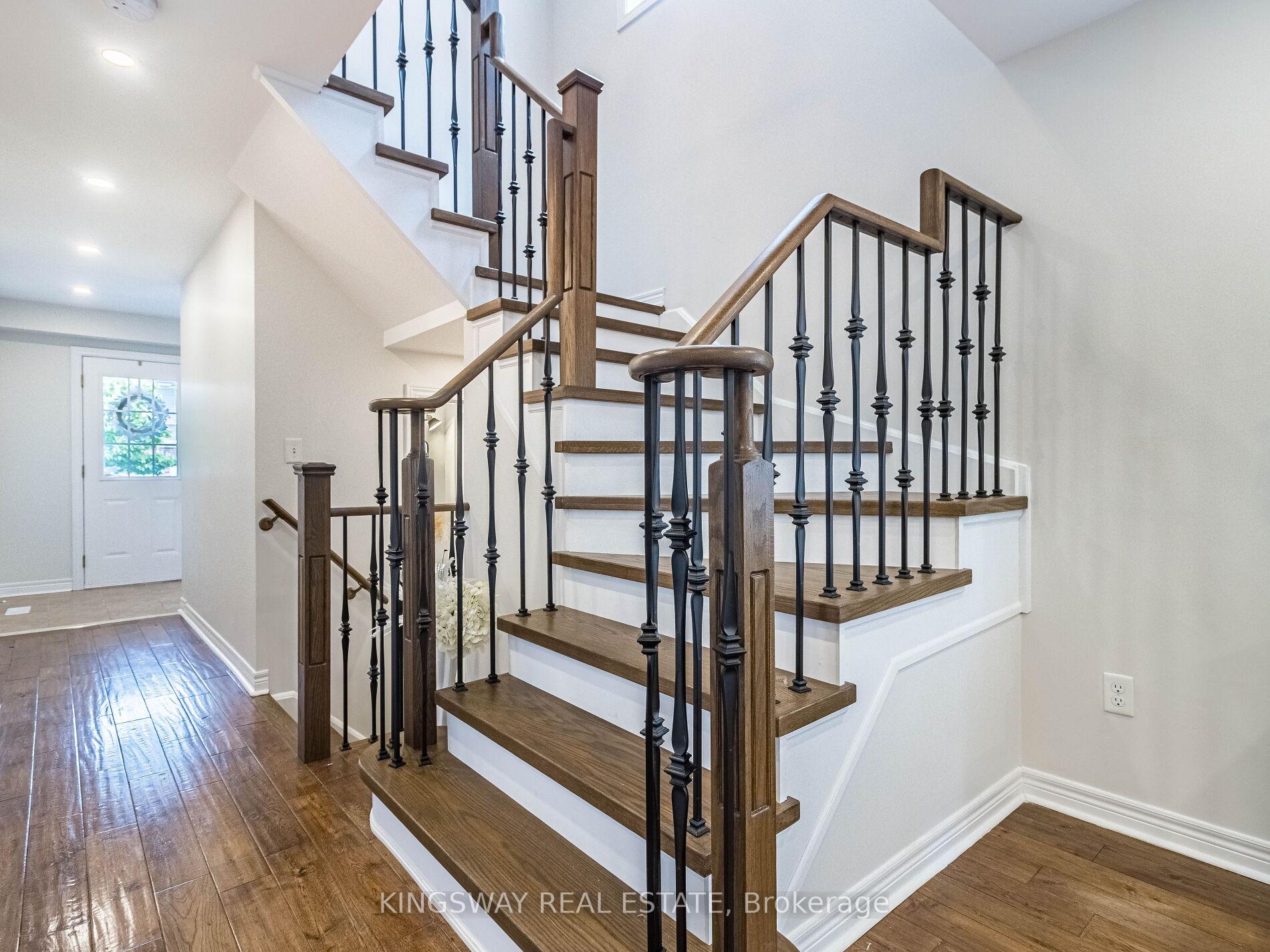 Photo 25 of 4885 Capri Crescent, Burlington, Alton — HOMEH