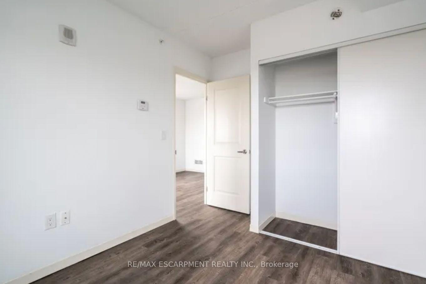 Photo 10 of Unit 809, 220 Cannon Street E, Hamilton, Beasley — HOMEH