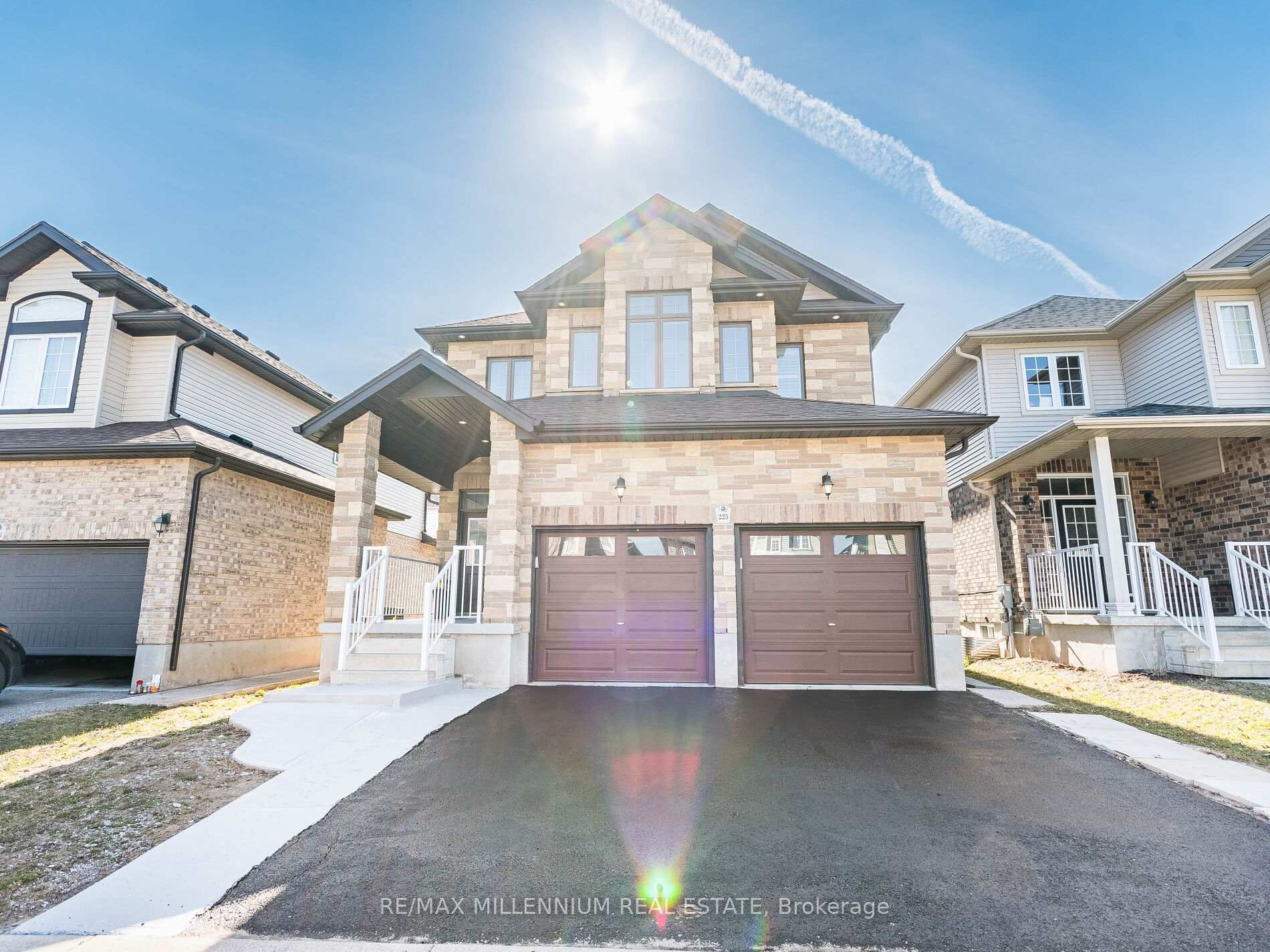 Photo 1 of 225 Watervale Crescent, Kitchener — HOMEH