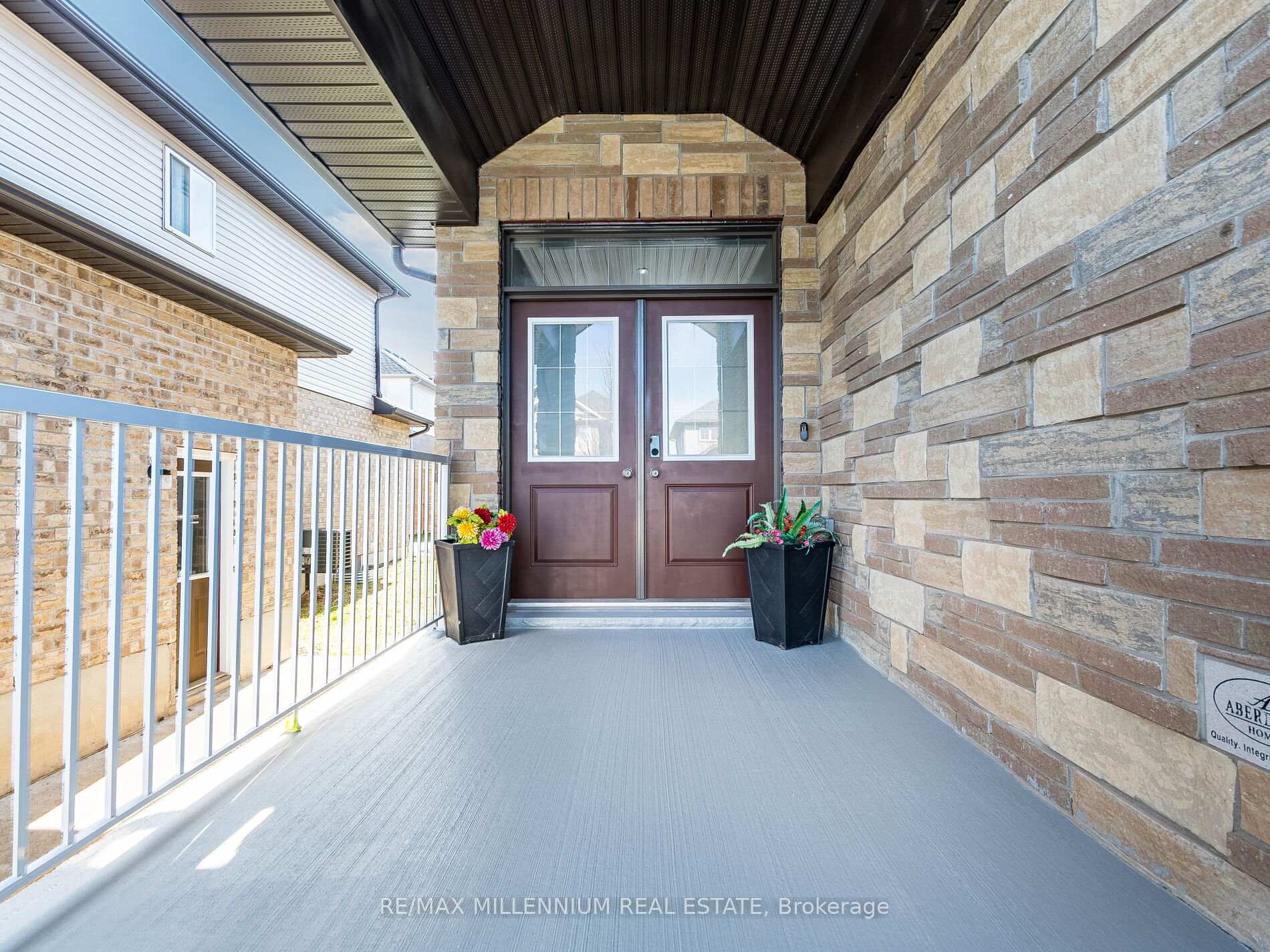 Photo 4 of 225 Watervale Crescent, Kitchener — HOMEH