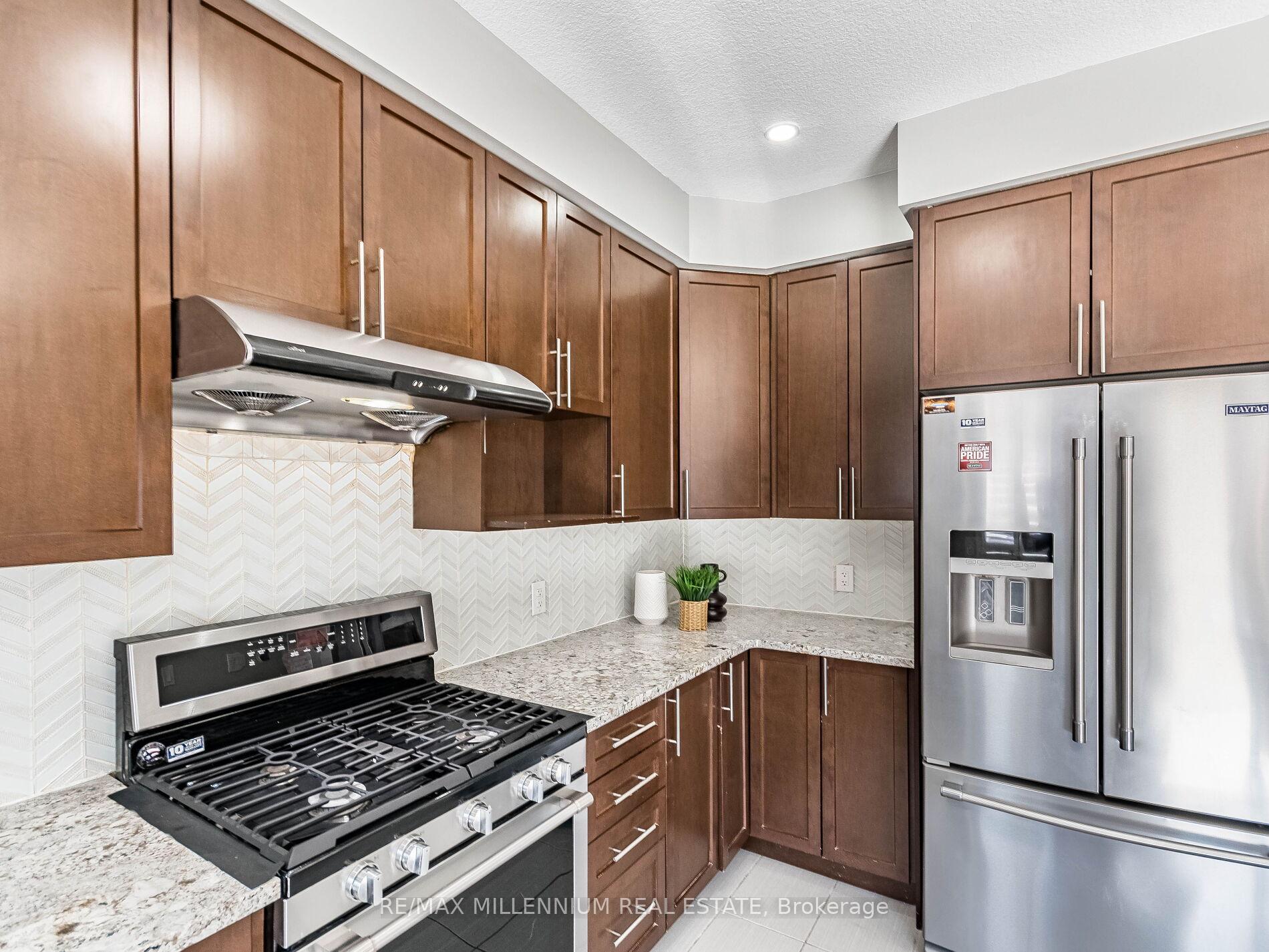 Photo 12 of 225 Watervale Crescent, Kitchener — HOMEH