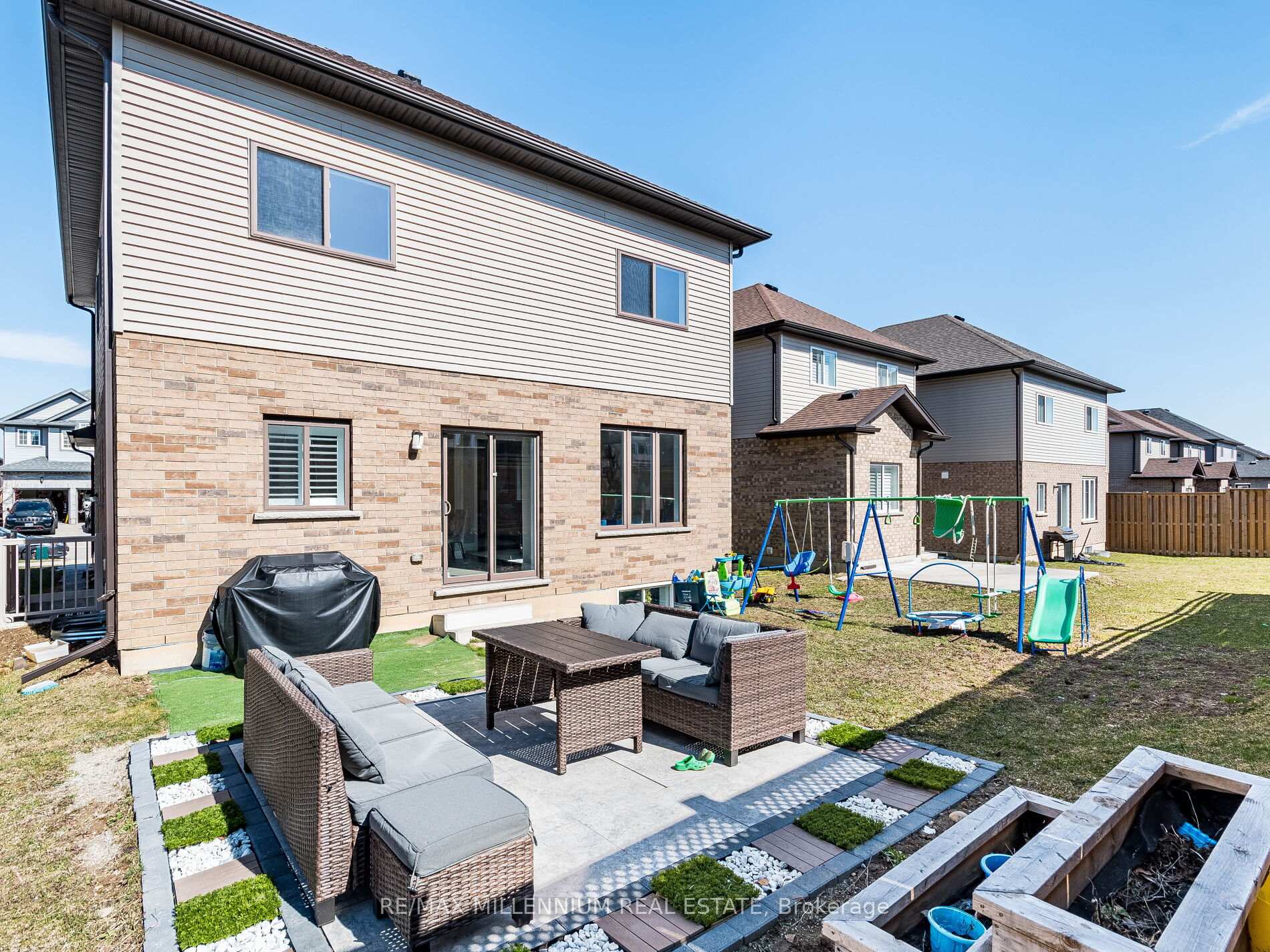 Photo 37 of 225 Watervale Crescent, Kitchener — HOMEH