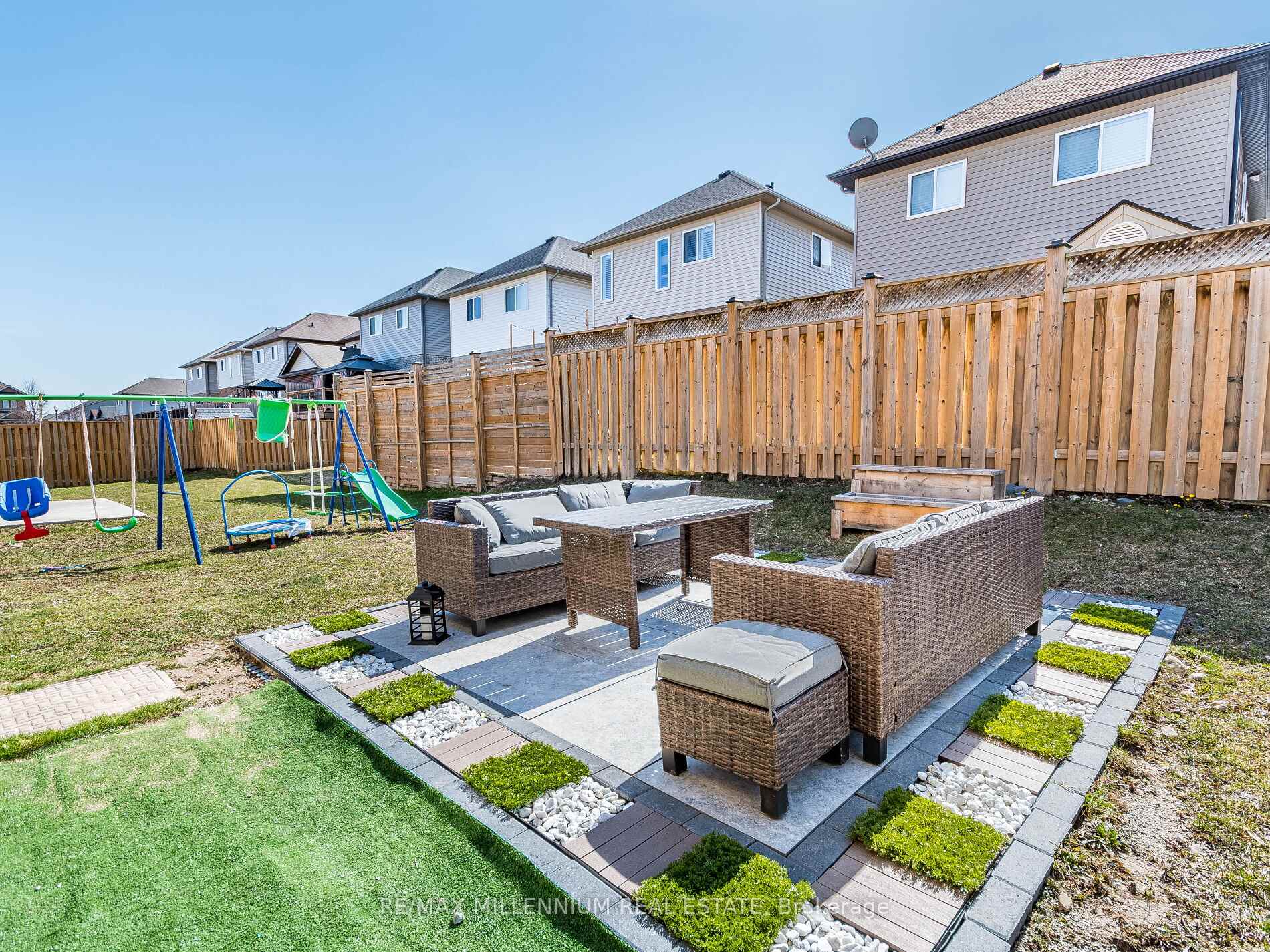 Photo 38 of 225 Watervale Crescent, Kitchener — HOMEH