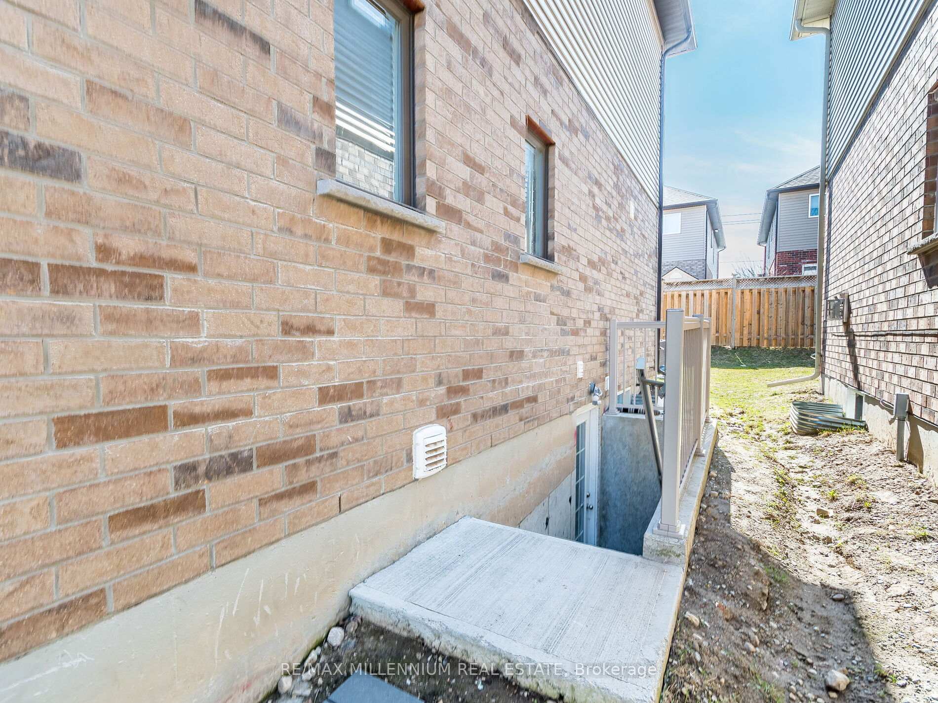 Photo 39 of 225 Watervale Crescent, Kitchener — HOMEH