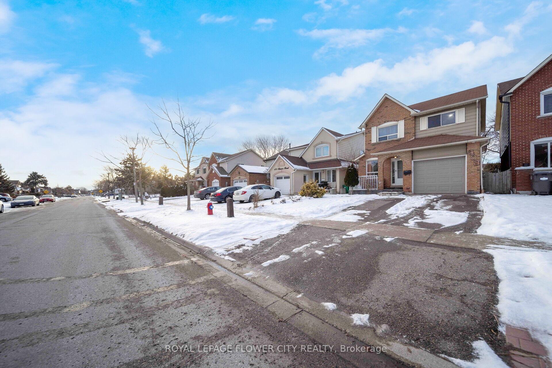 Front of 433 Hansen Road N