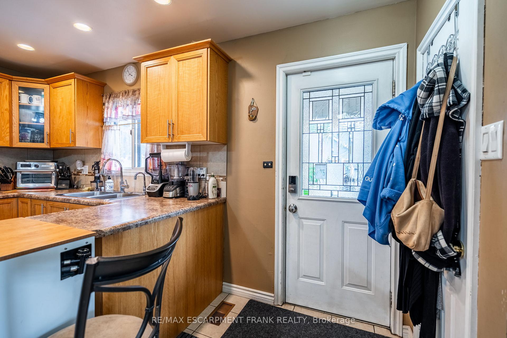 Photo 9 of 12 Rossmore Avenue, Hamilton, Kirkendall — HOMEH