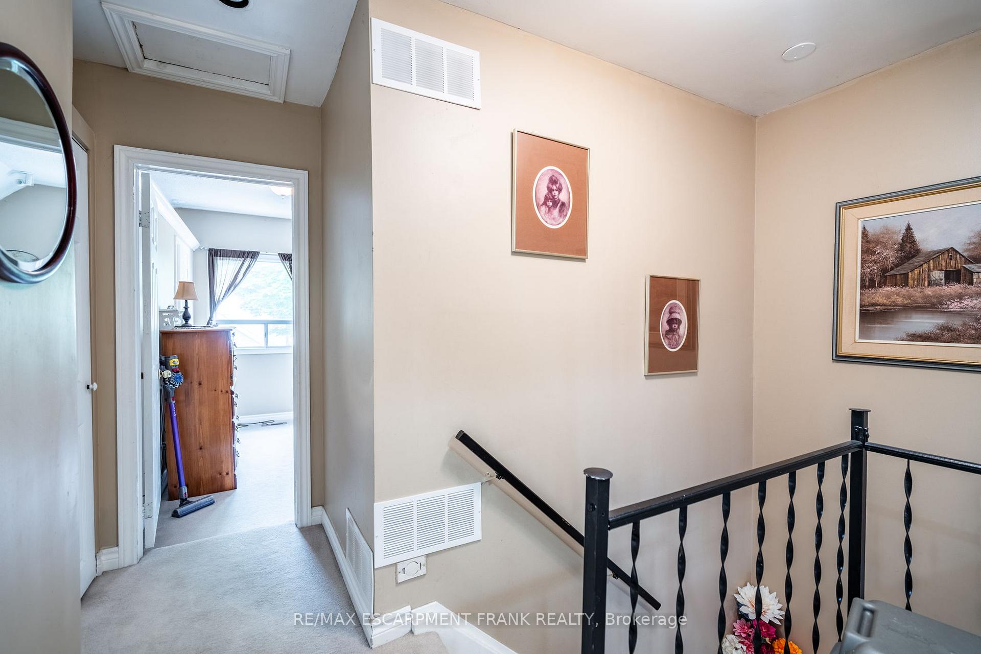 Photo 21 of 12 Rossmore Avenue, Hamilton, Kirkendall — HOMEH