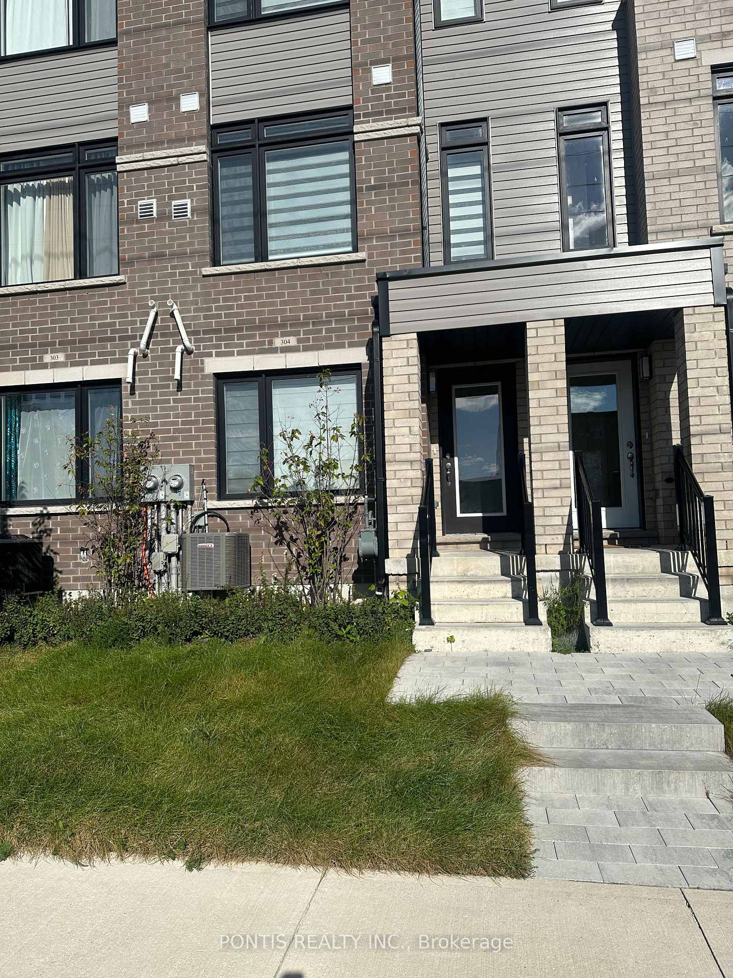 Front of Unit 304, 585 Colborne Street E