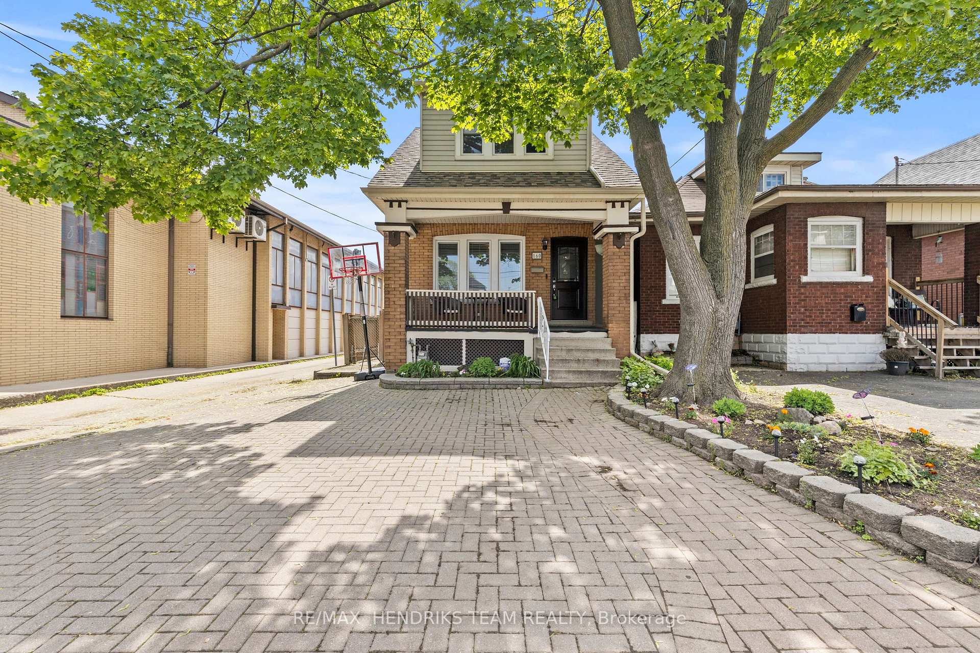 Photo 2 of 160 Prospect Street N, Hamilton, Stripley — HOMEH