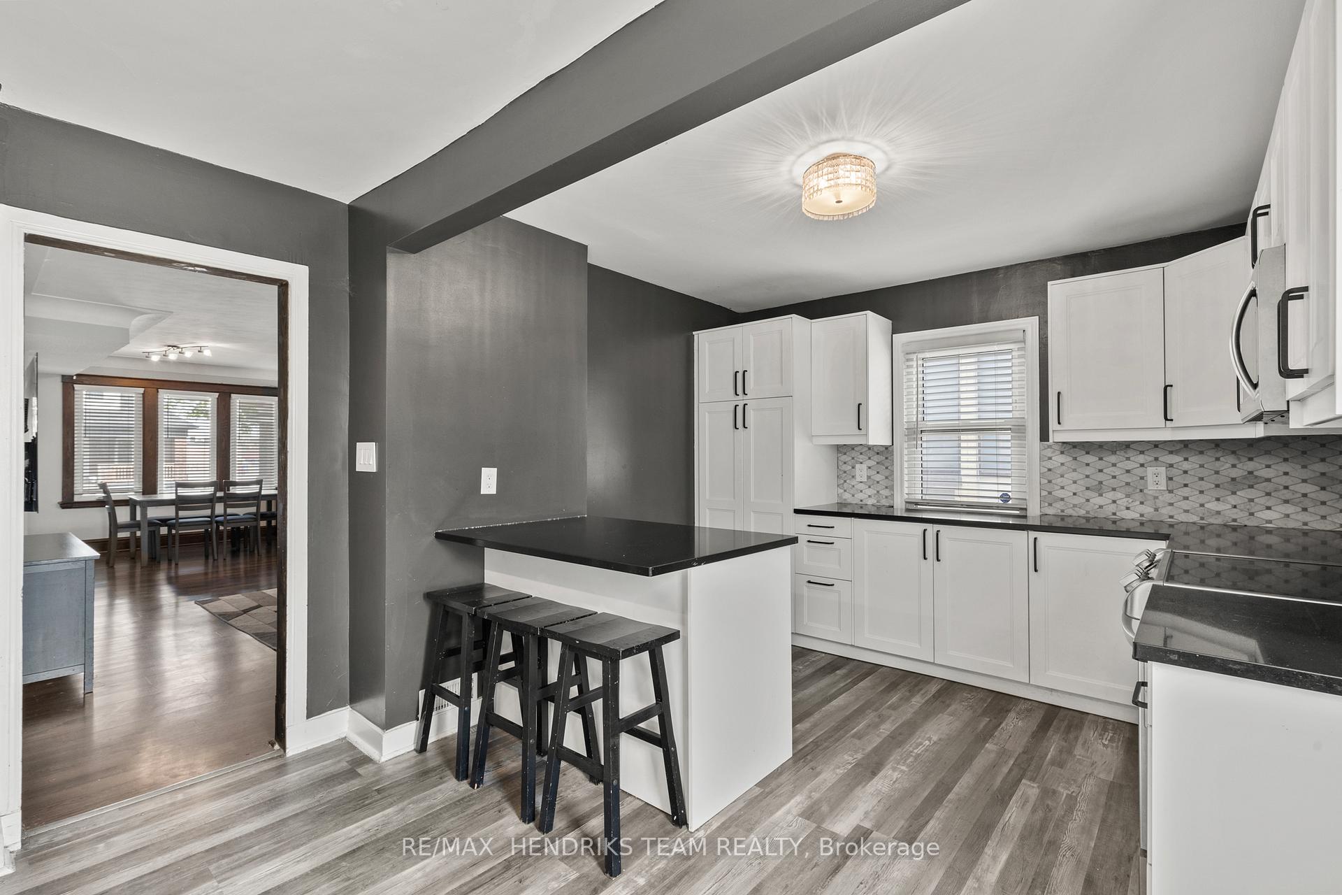 Photo 10 of 160 Prospect Street N, Hamilton, Stripley — HOMEH