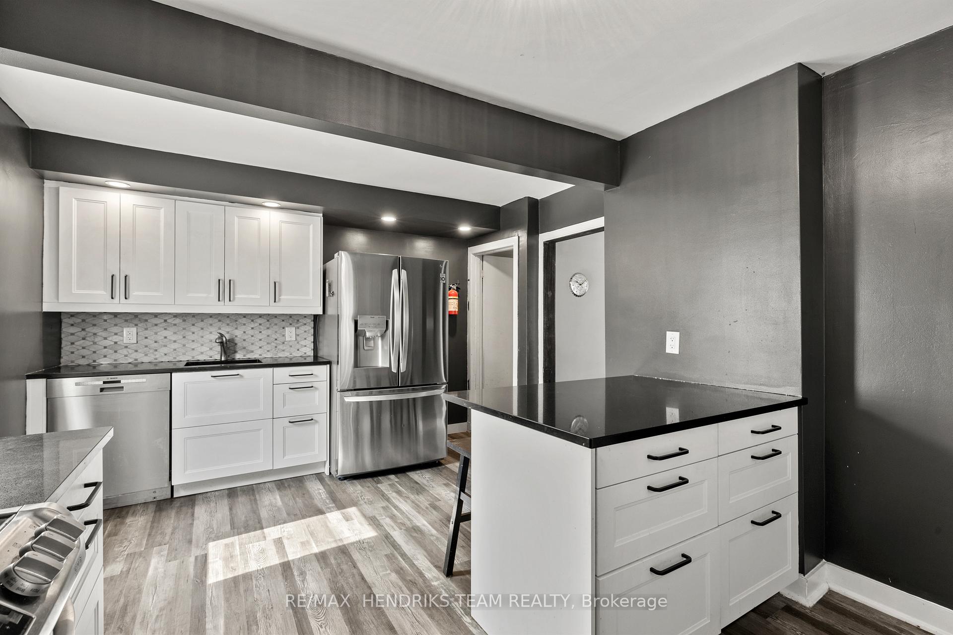 Photo 12 of 160 Prospect Street N, Hamilton, Stripley — HOMEH