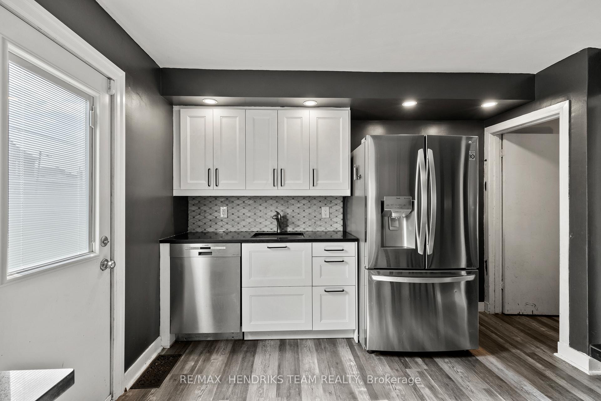 Photo 13 of 160 Prospect Street N, Hamilton, Stripley — HOMEH
