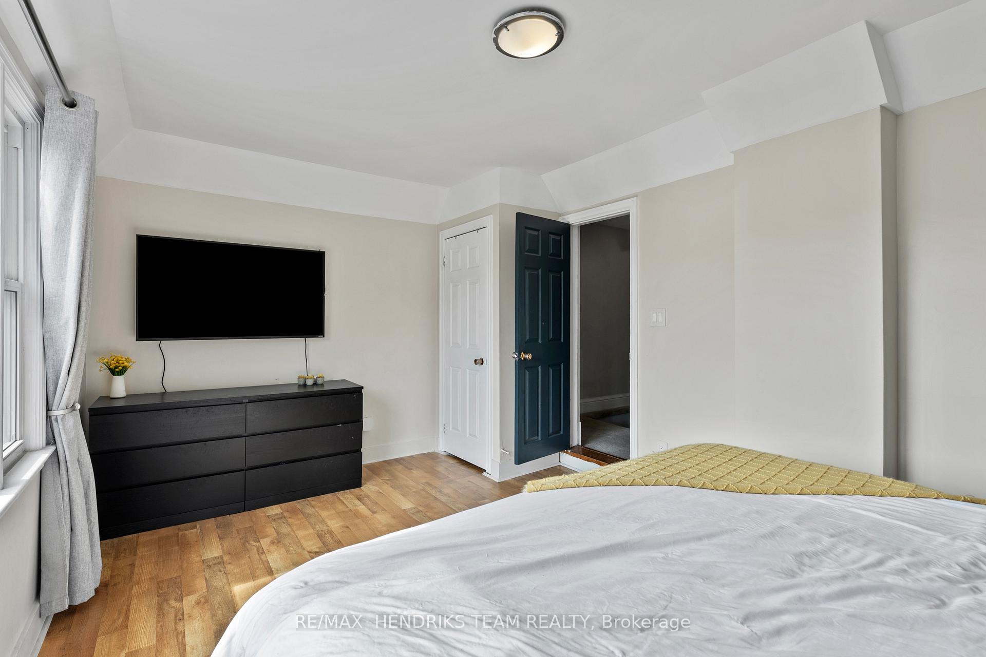 Photo 15 of 160 Prospect Street N, Hamilton, Stripley — HOMEH