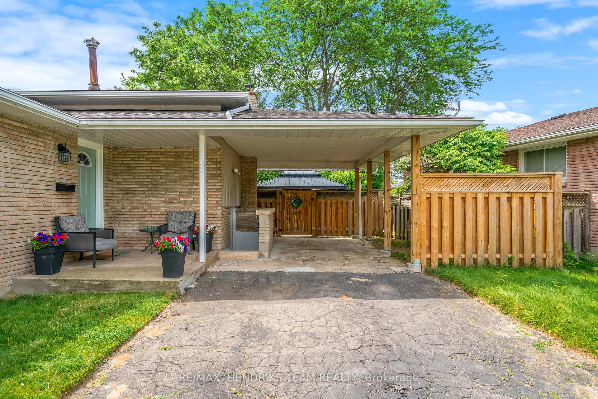 Photo 2 of 52 Bendingroad Crescent, St. Catharines, Lakeport — HOMEH