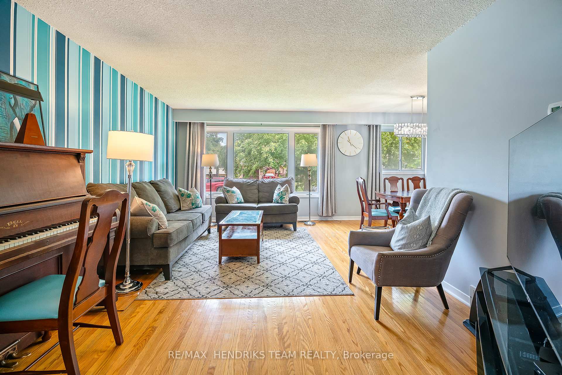 Photo 3 of 52 Bendingroad Crescent, St. Catharines, Lakeport — HOMEH