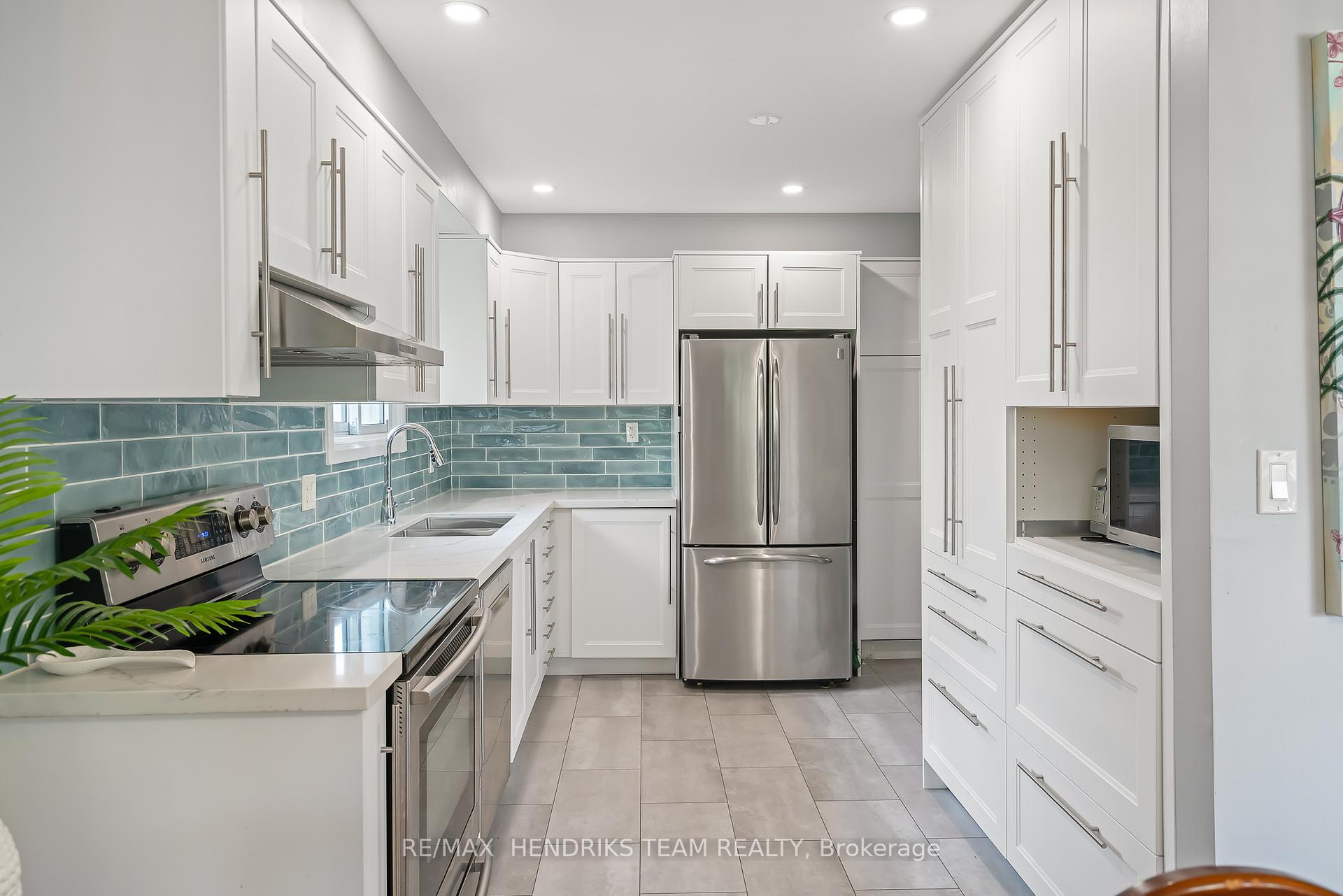 Photo 7 of 52 Bendingroad Crescent, St. Catharines, Lakeport — HOMEH
