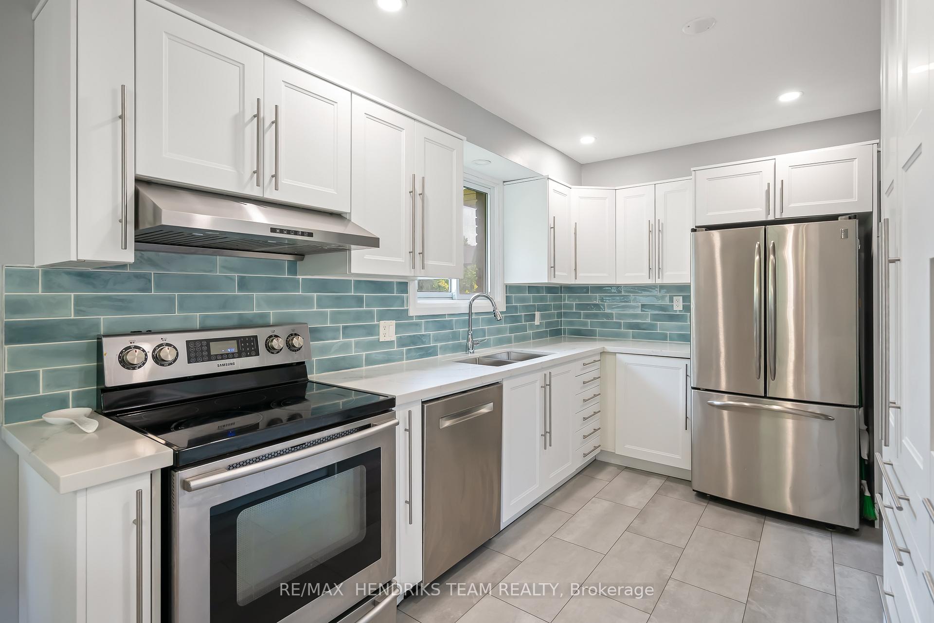Photo 8 of 52 Bendingroad Crescent, St. Catharines, Lakeport — HOMEH