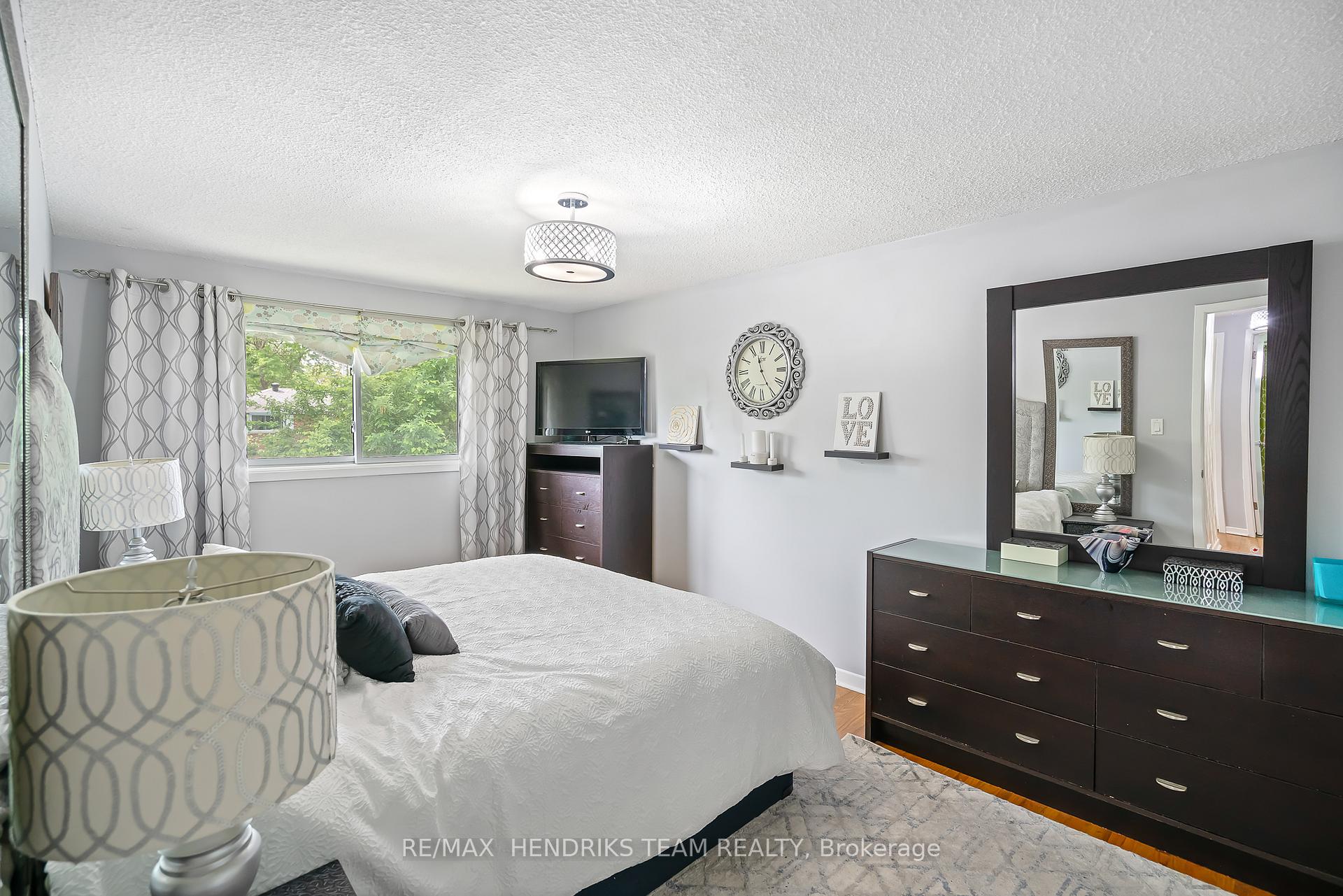 Photo 10 of 52 Bendingroad Crescent, St. Catharines, Lakeport — HOMEH