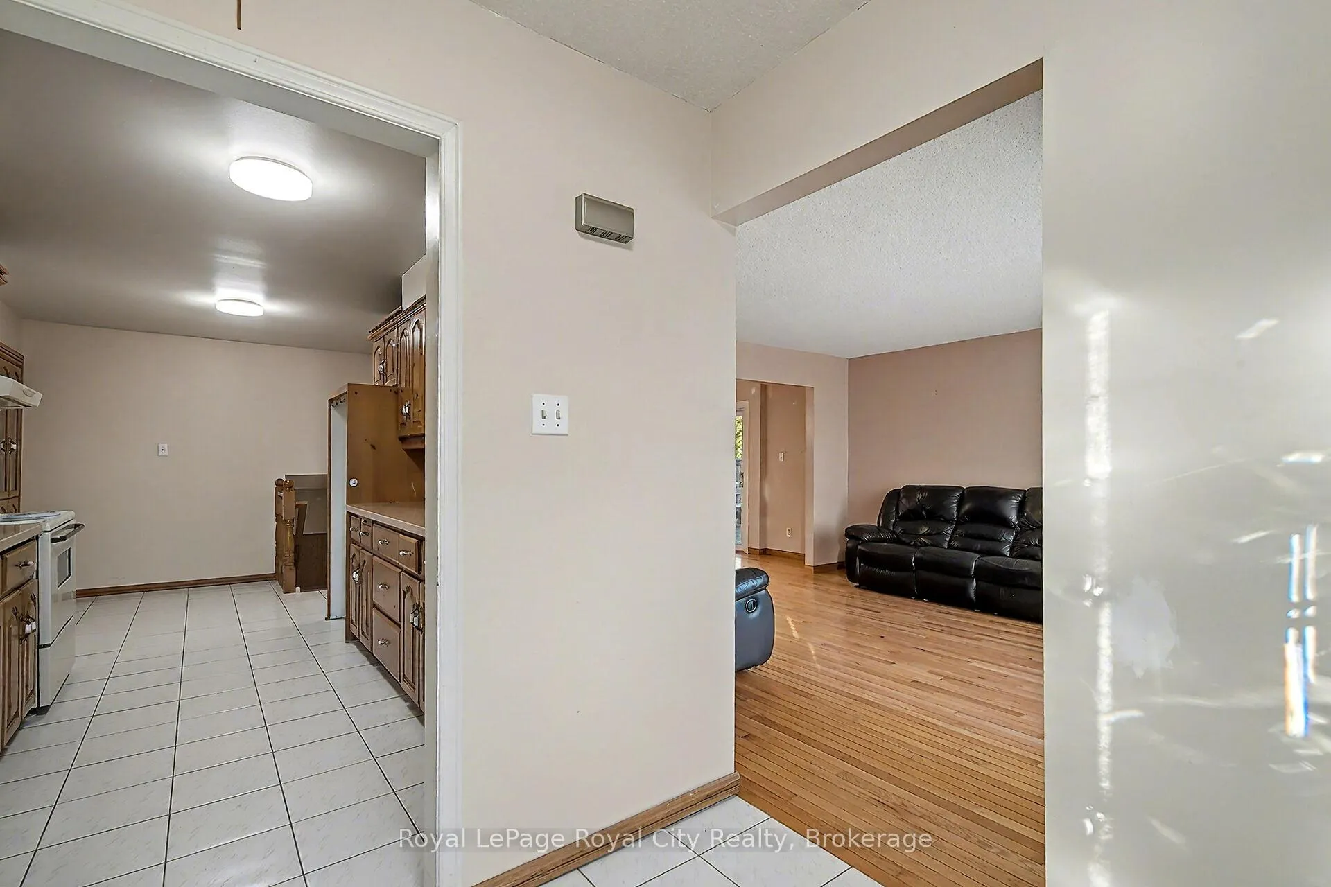 Photo 4 of 77 Kortright Road W, Guelph, Kortright West — HOMEH