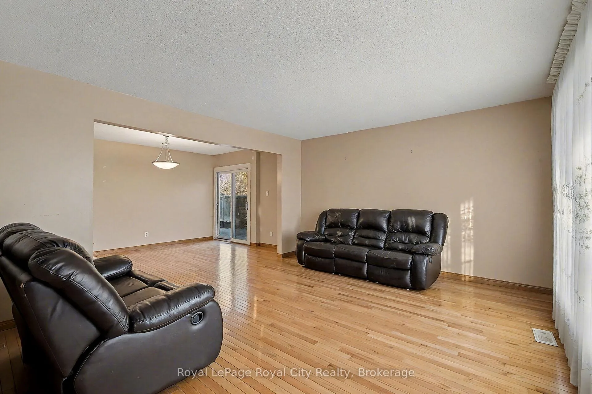 Photo 5 of 77 Kortright Road W, Guelph, Kortright West — HOMEH
