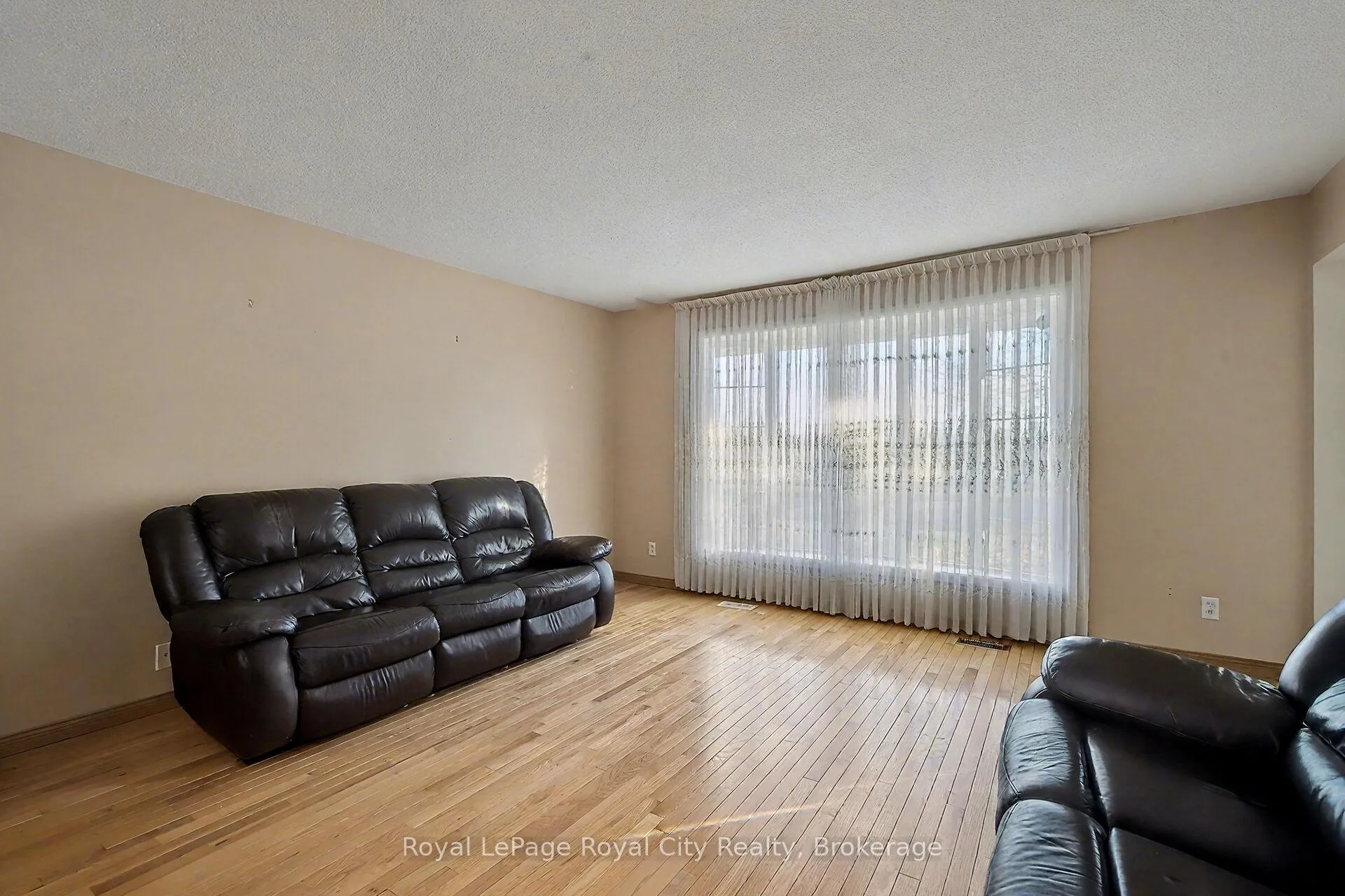 Photo 8 of 77 Kortright Road W, Guelph, Kortright West — HOMEH