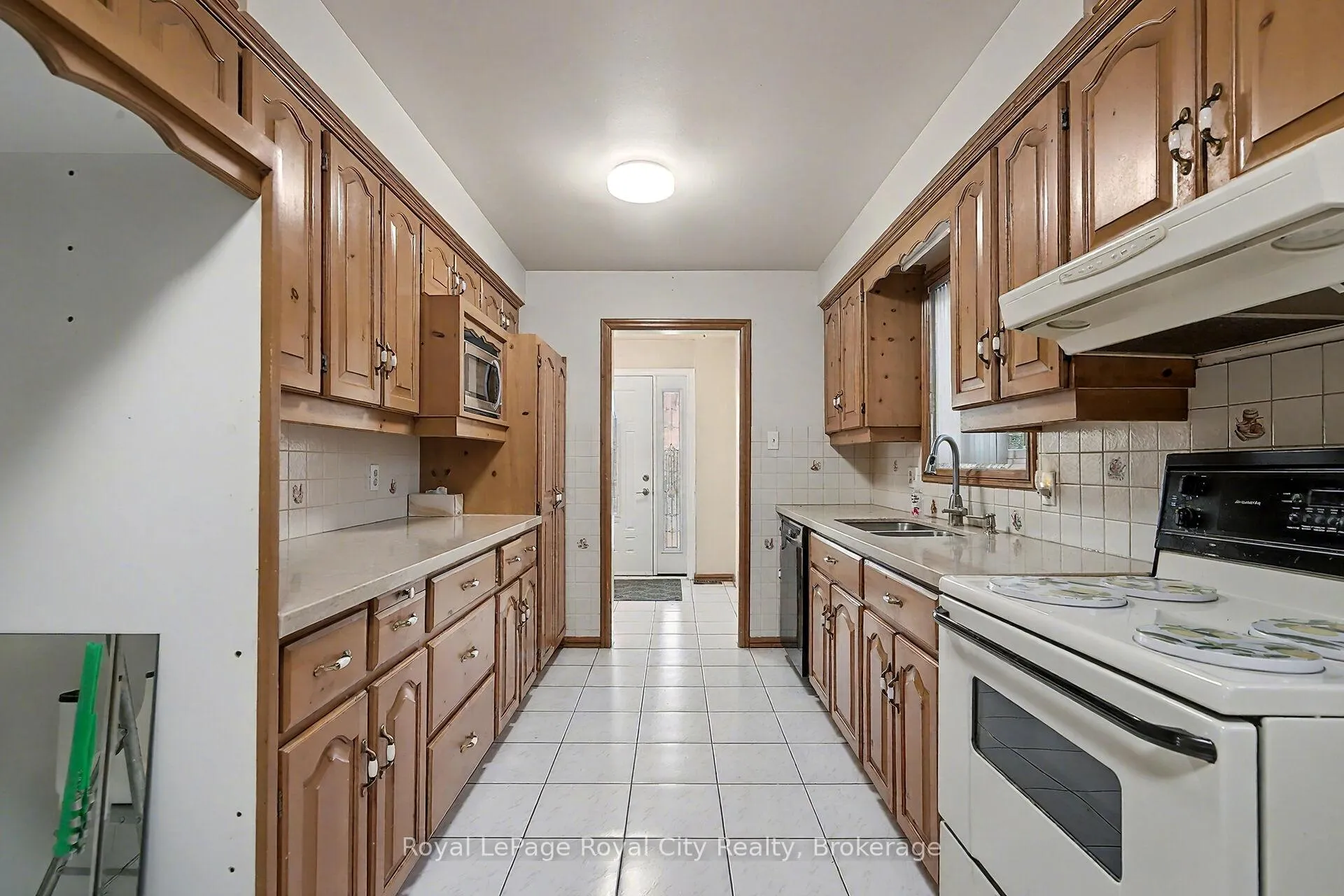 Photo 11 of 77 Kortright Road W, Guelph, Kortright West — HOMEH