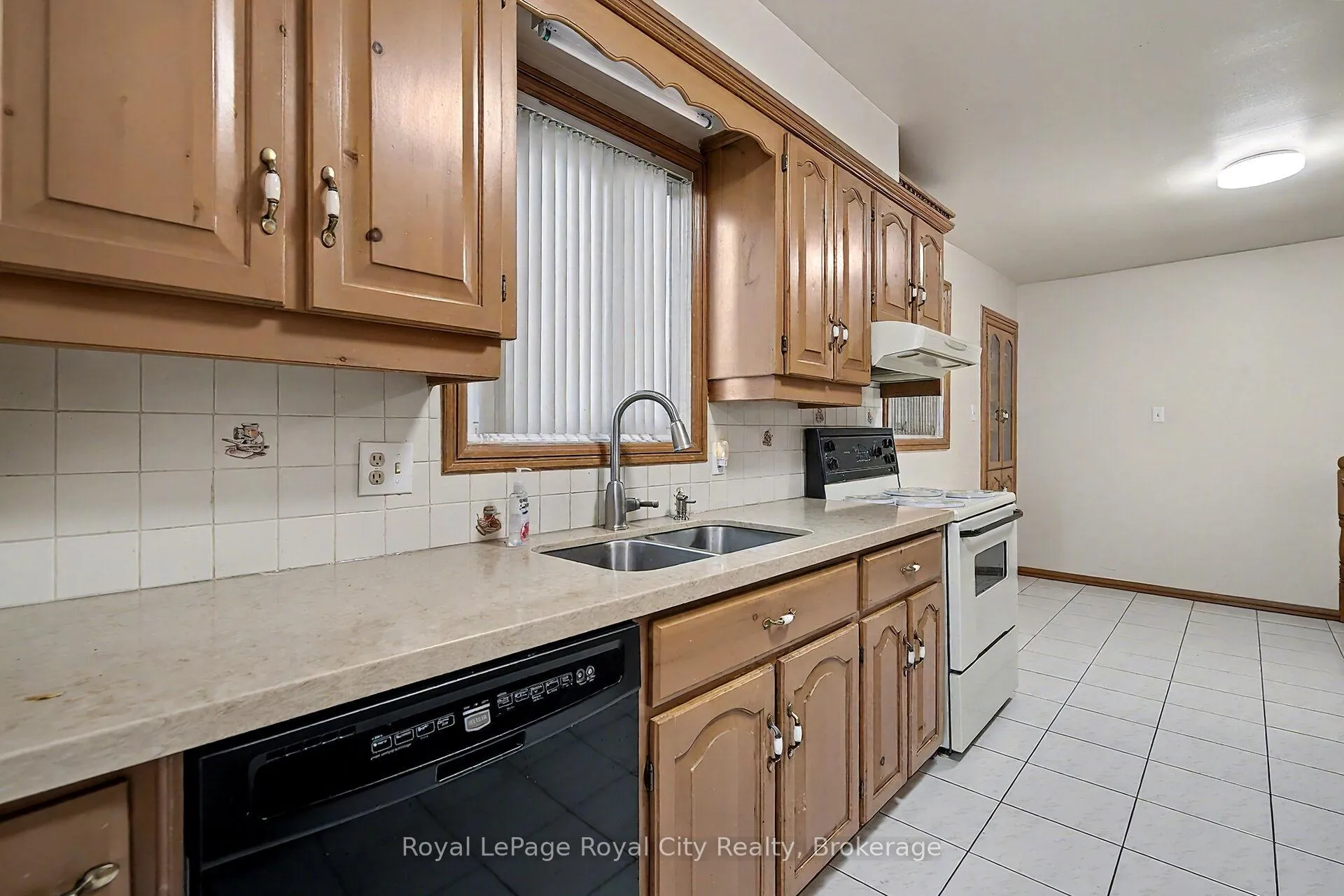 Photo 14 of 77 Kortright Road W, Guelph, Kortright West — HOMEH